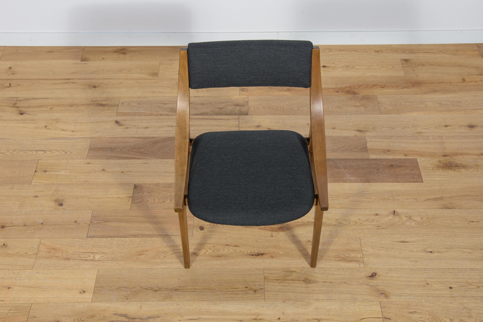 Polish Ski Jumper Chairs from Zamojska, 1970s, Set of 10 In Excellent Condition For Sale In GNIEZNO, 30