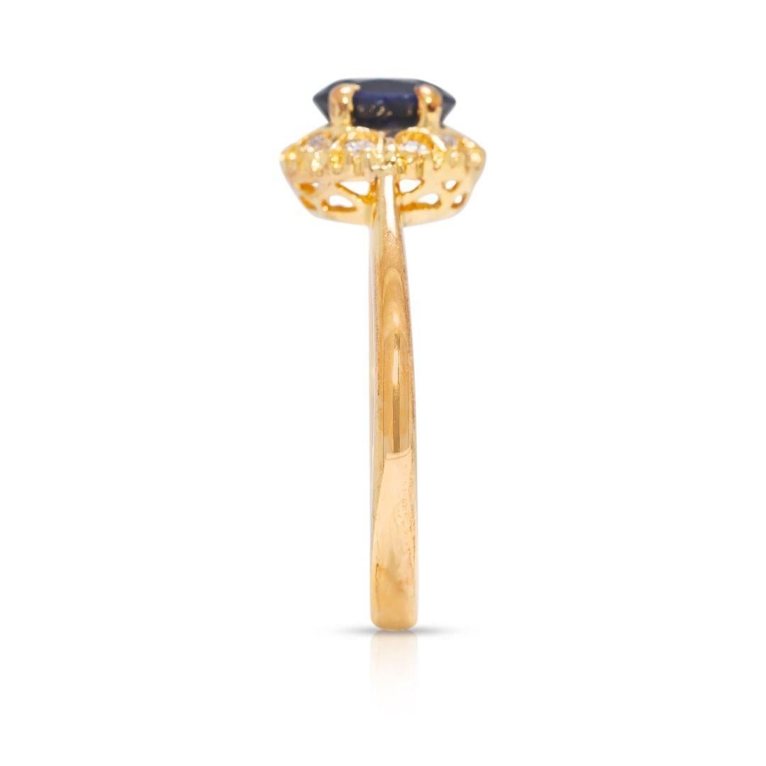 Polished 0.26ct Sapphire & Natural Diamond Ring in 18K Yellow Gold en Excelente estado para la venta en רמת גן, IL