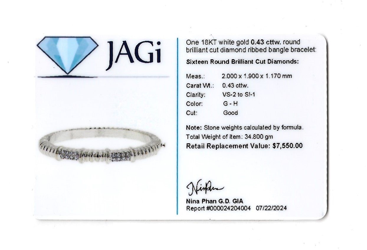 Bracelet jonc côtelé en or blanc 18 carats poli avec diamants ronds en vente 4
