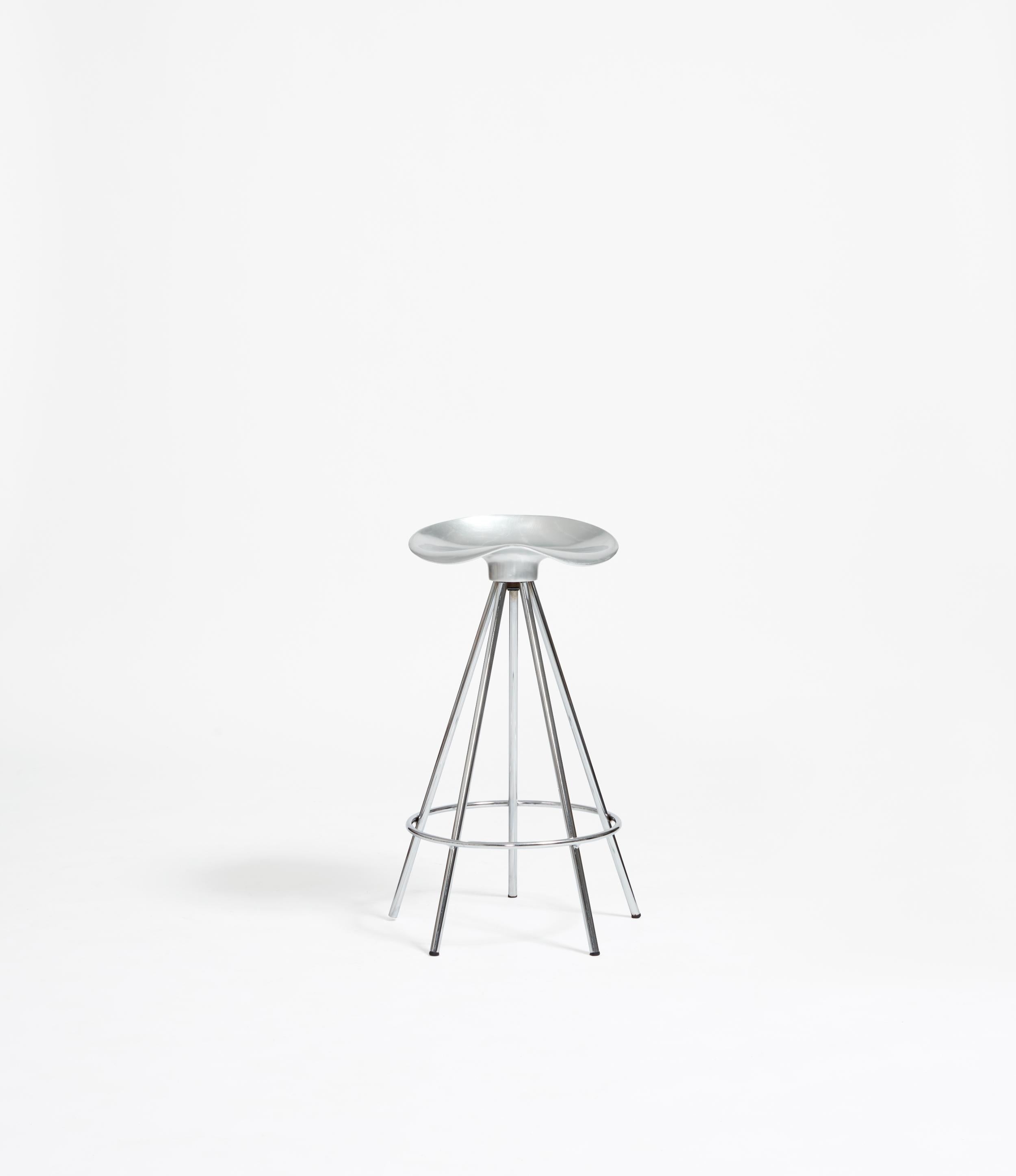 The Jamaica Stool is an essential showcase of modernity in the 1990s. With the millennium fast approaching, the thematic sense of futurism is noted in its contoured seat; aligned with the use of aluminium for the feeling of a refined ascent into a