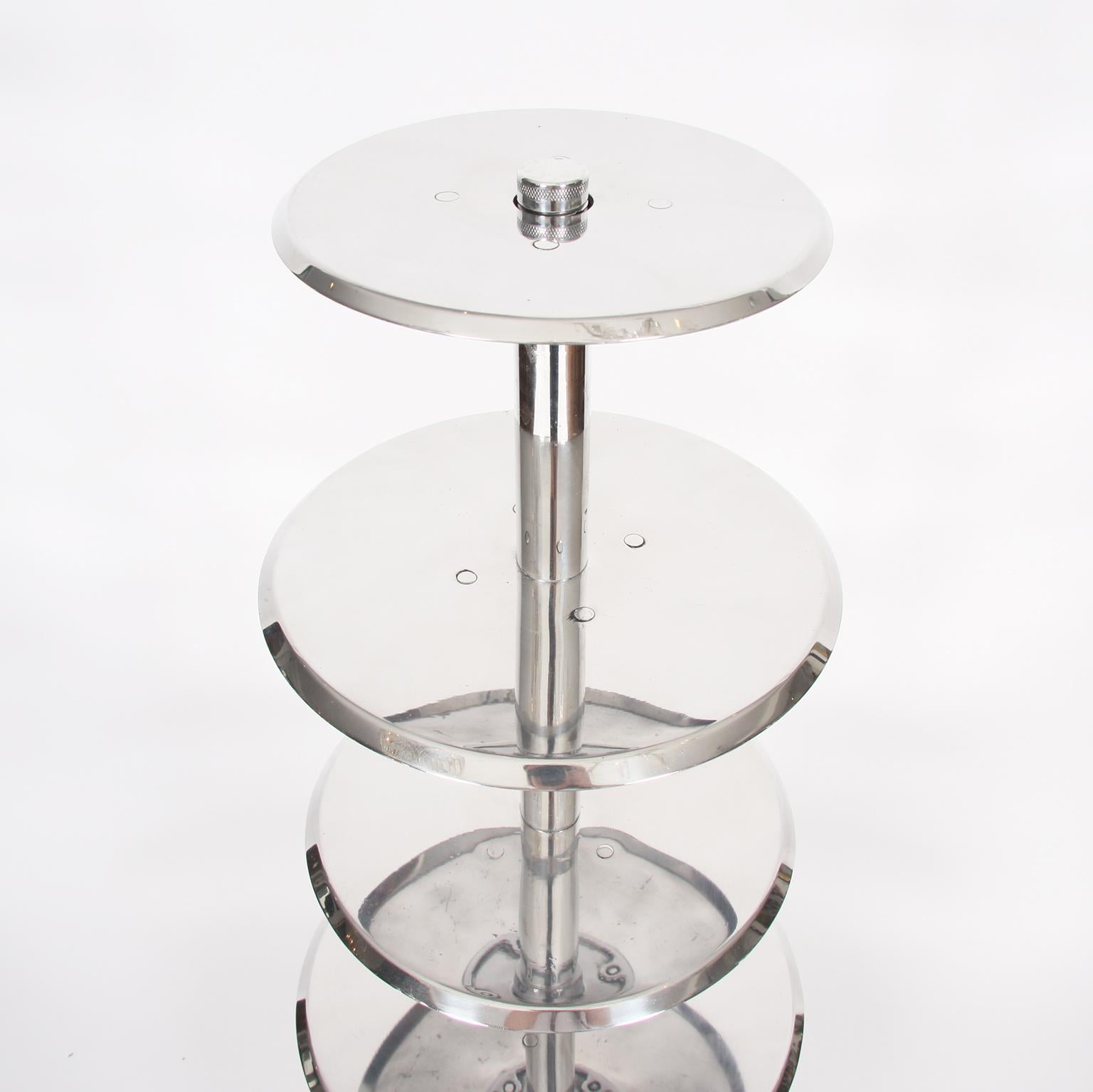 French 1960s

A tall, polished aluminum, patisserie cake stand. 

A rare piece.

Perfect for displaying cupcakes and other cakes.