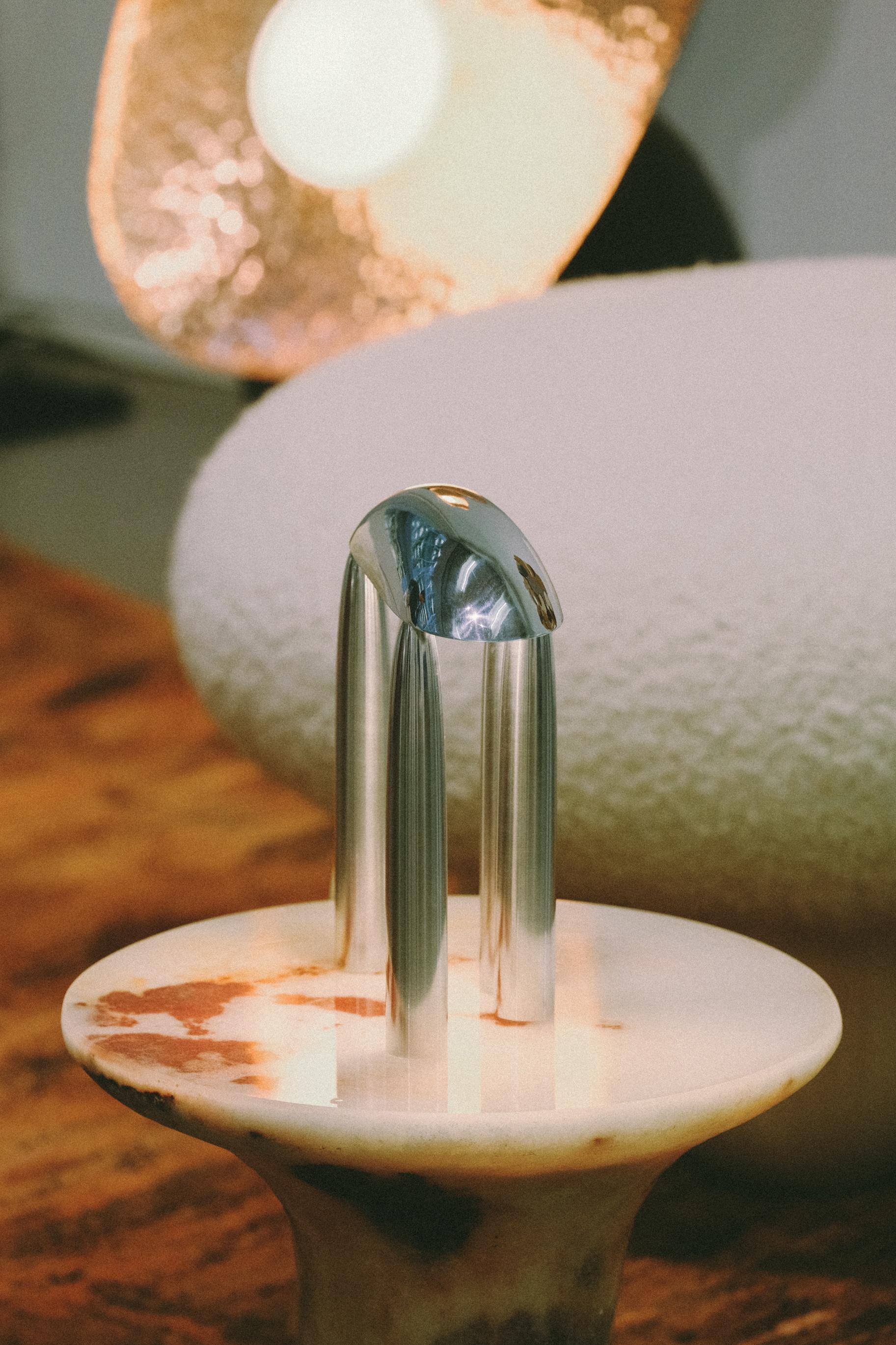 Lampe de bureau en aluminium poli, édition limitée à 10 exemplaires - Oblago Raphael Kadid Neuf - En vente à 1204, CH
