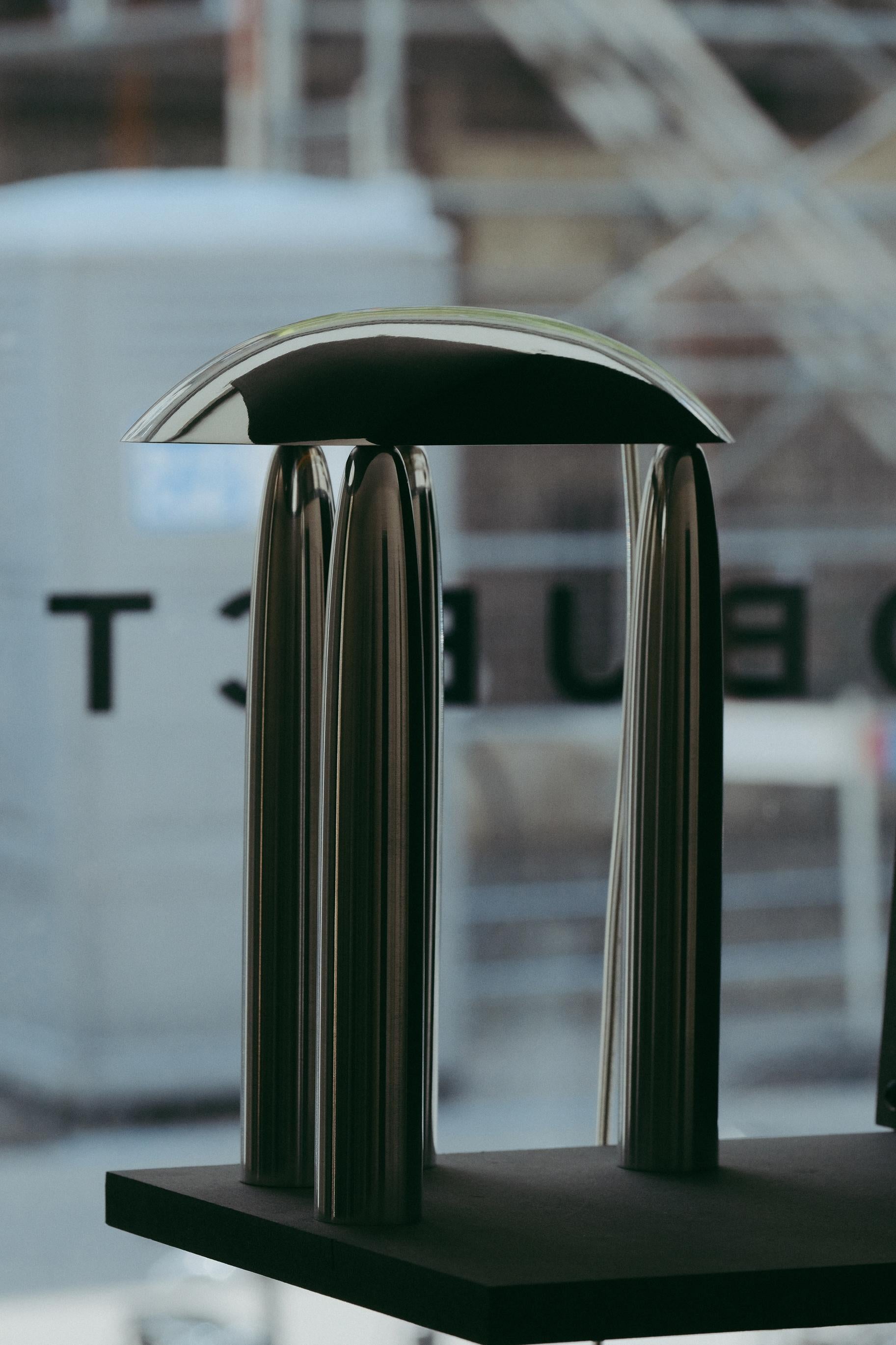 Aluminium Lampe de bureau en aluminium poli, édition limitée à 10 exemplaires - Oblago Raphael Kadid en vente