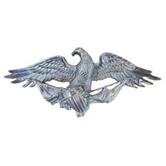 Decorazione da parete in alluminio lucido con aquila calva che stringe la bandiera e lo stemma degli USA