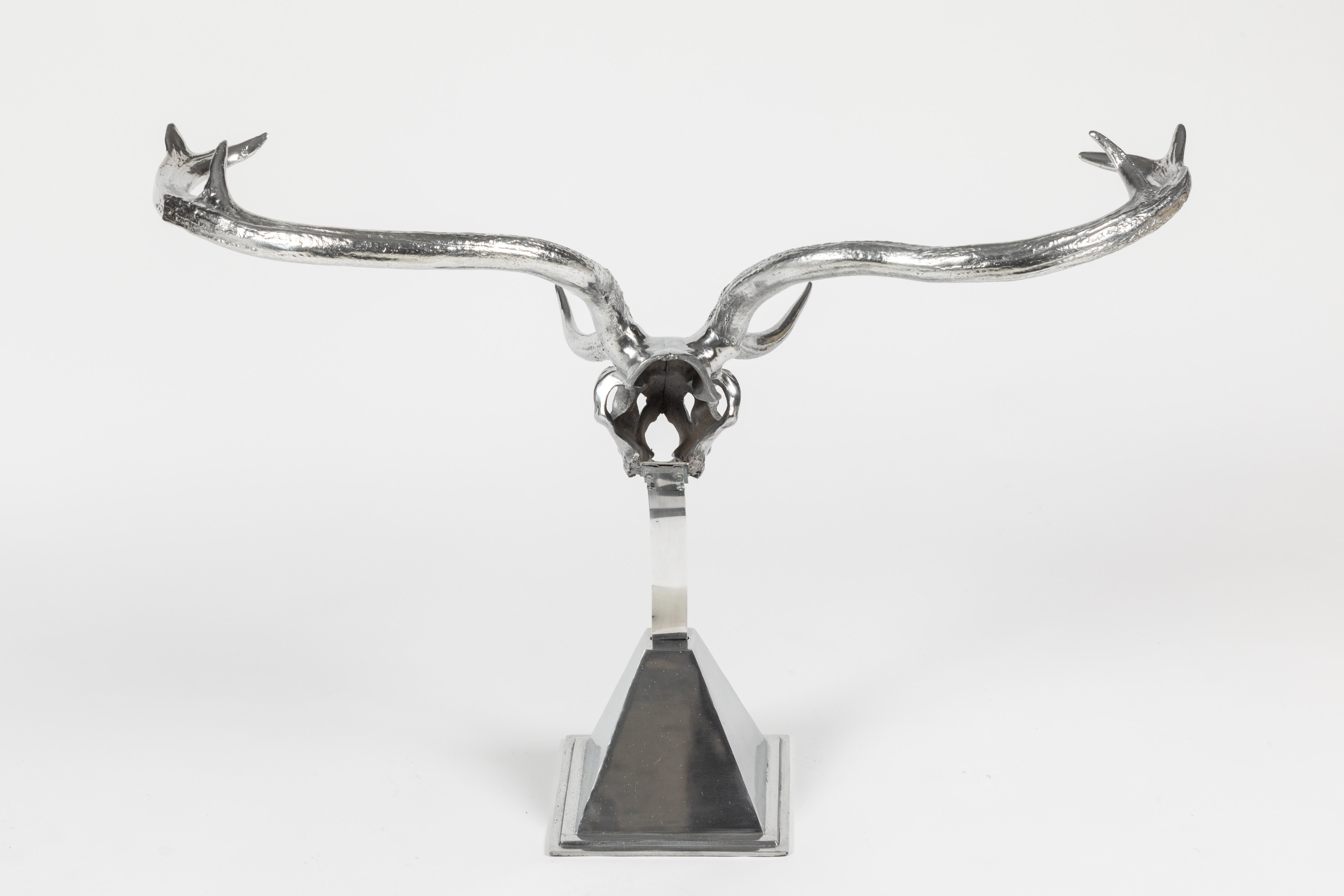 Cœur de cerf en aluminium poli sur socle en forme de carillon par Arthur Court en vente 2