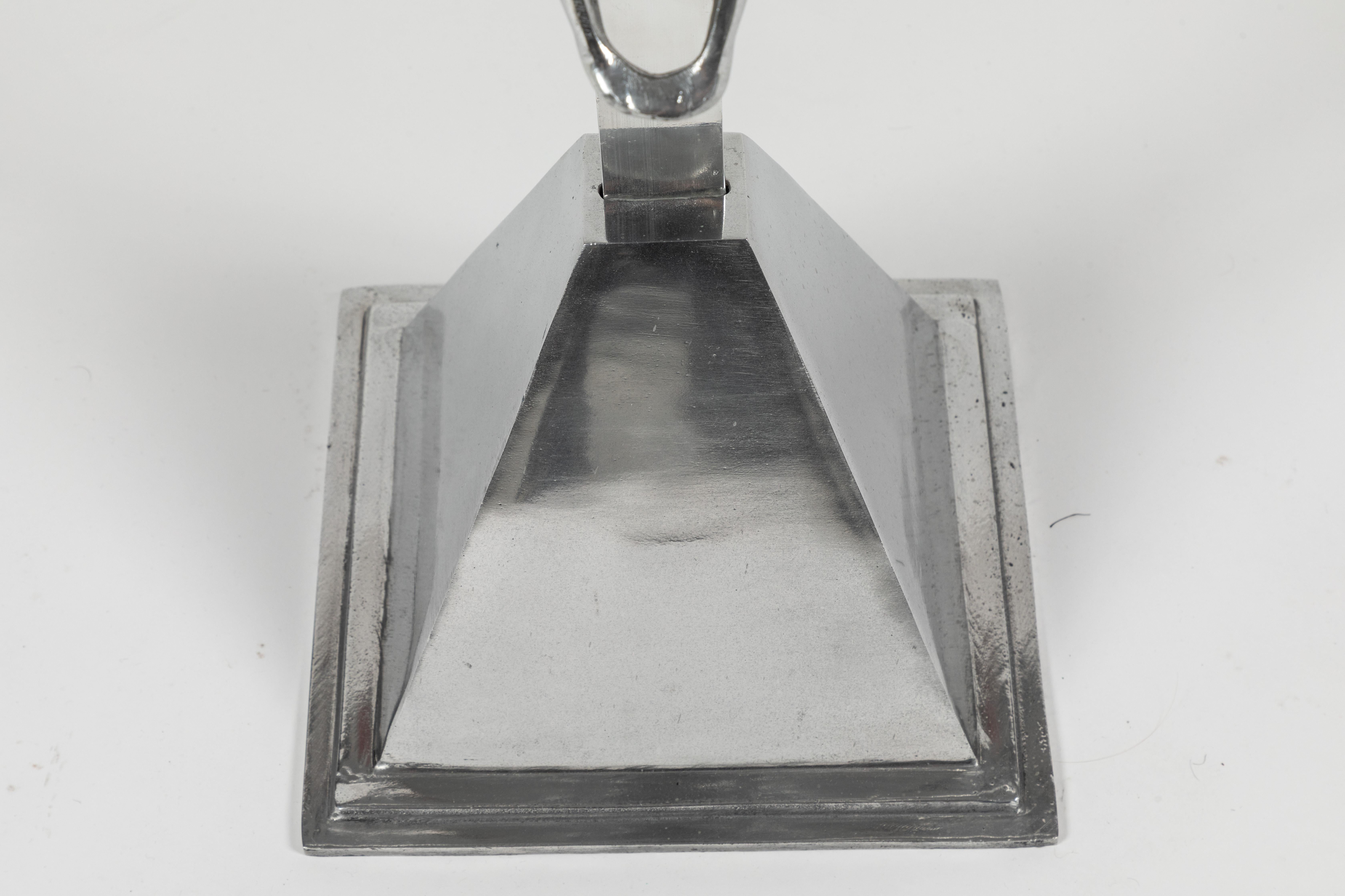 Américain Cœur de cerf en aluminium poli sur socle en forme de carillon par Arthur Court en vente