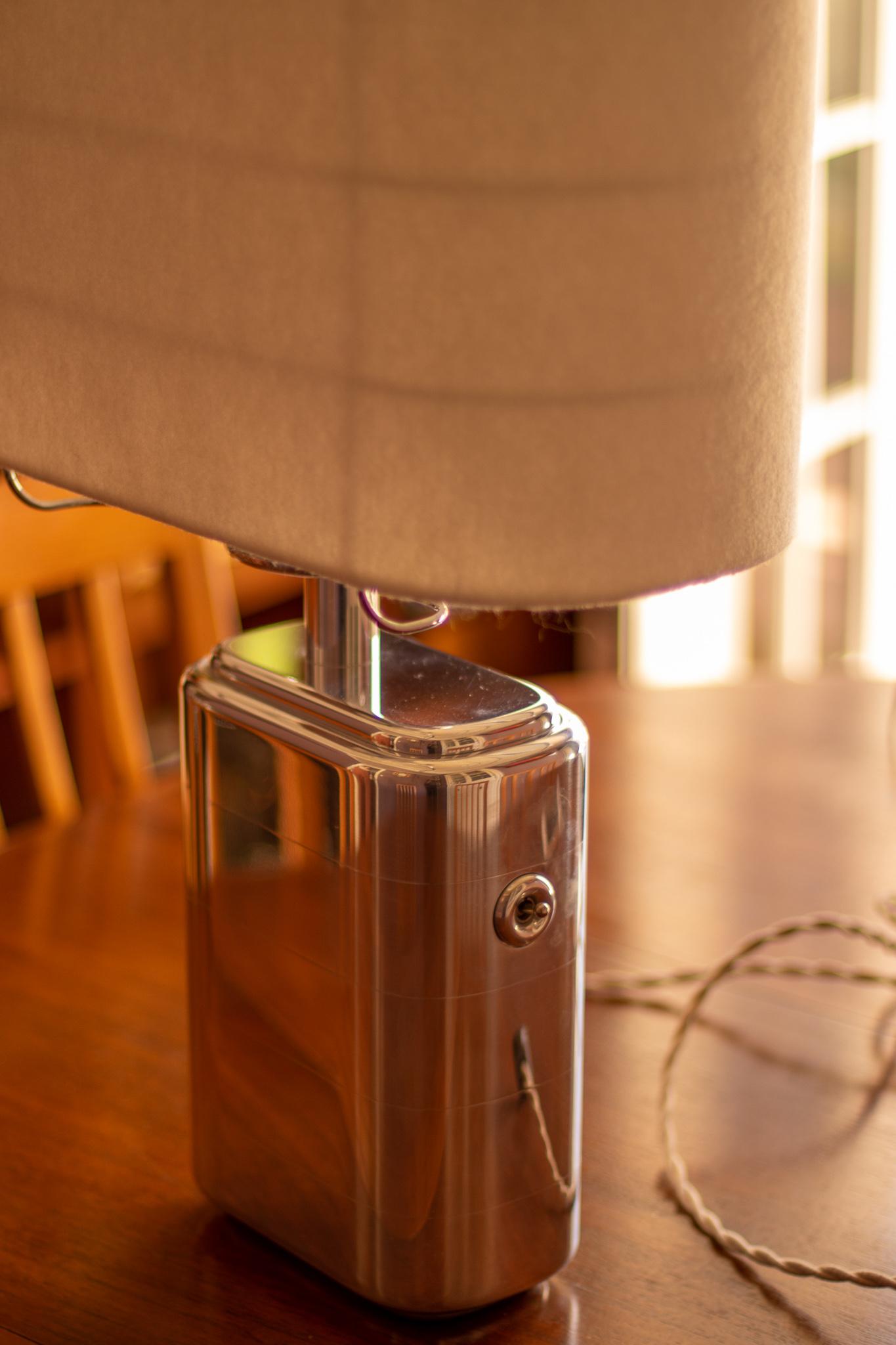 Empire-Lampe aus poliertem Aluminium mit handgefertigtem Filzschirm von Daughter Mfg (Handgefertigt) im Angebot