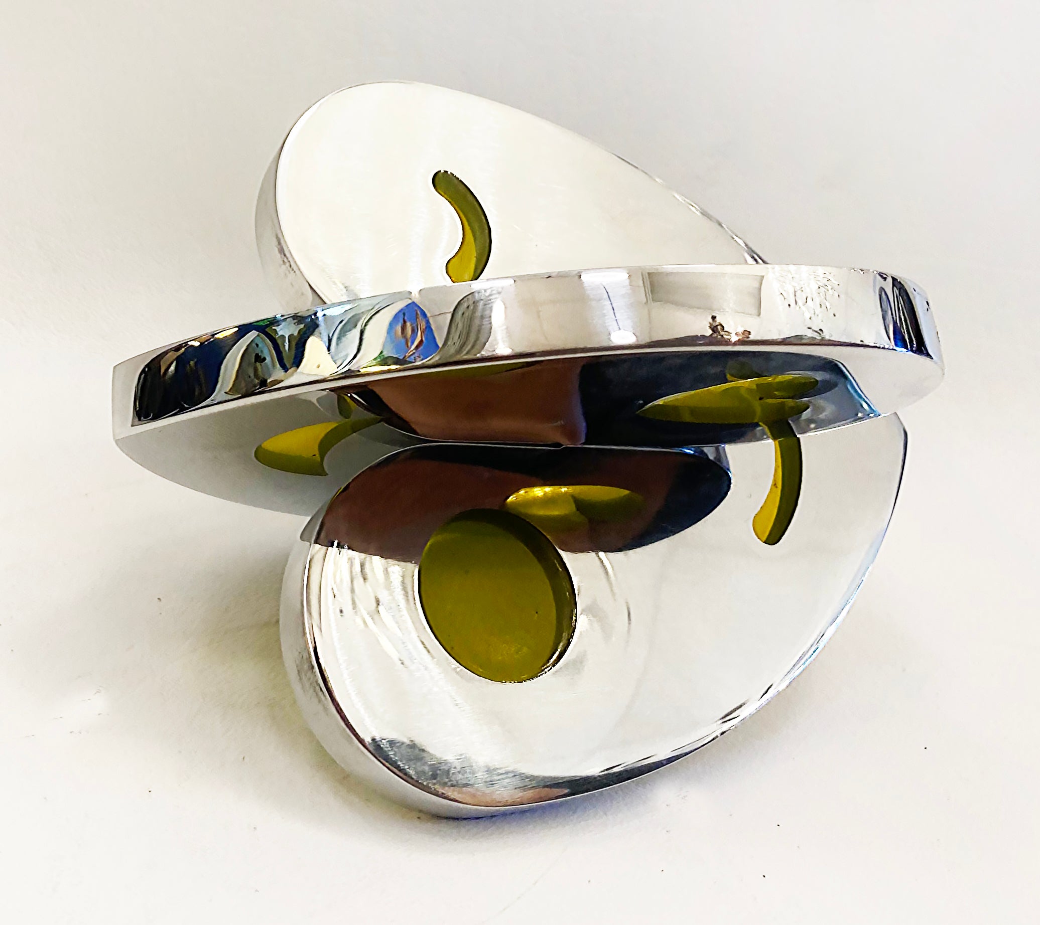 Polished Aluminum, Resin Interlocking Hearts Sculpture by Michael Gitter

Offered for sale is a polished aluminum and epoxy resin interlocking hearts sculpture from the artist Michael Gitter.  This piece is from current production and is