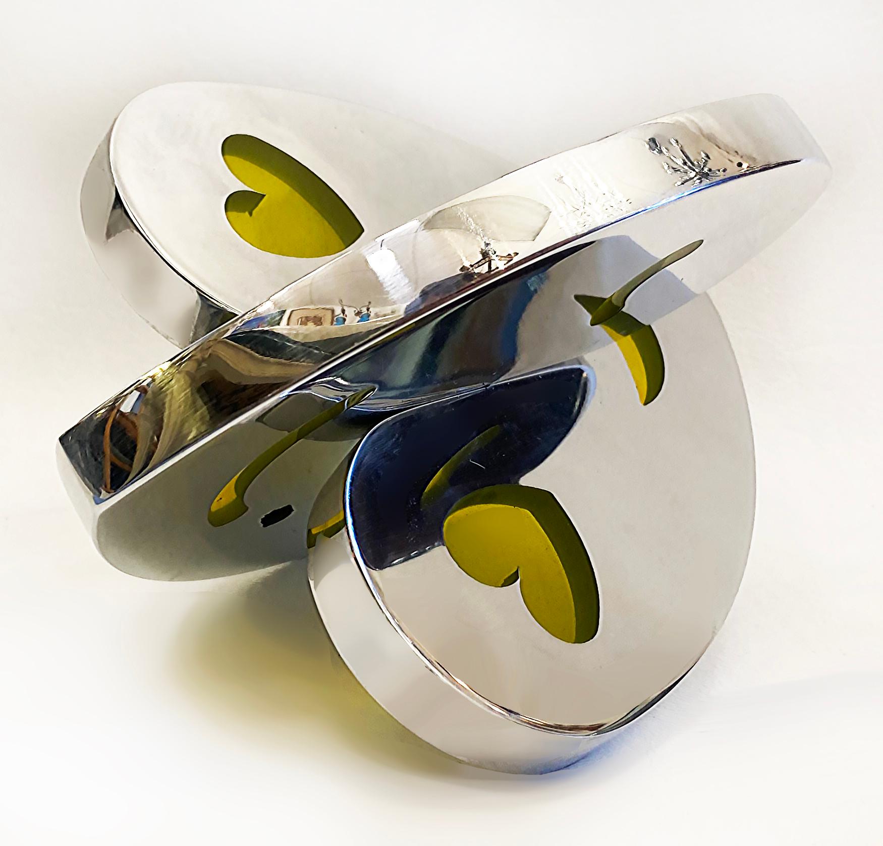 Américain Sculpture de cœurs imbriqués en aluminium poli et résine de Michael Gitter en vente