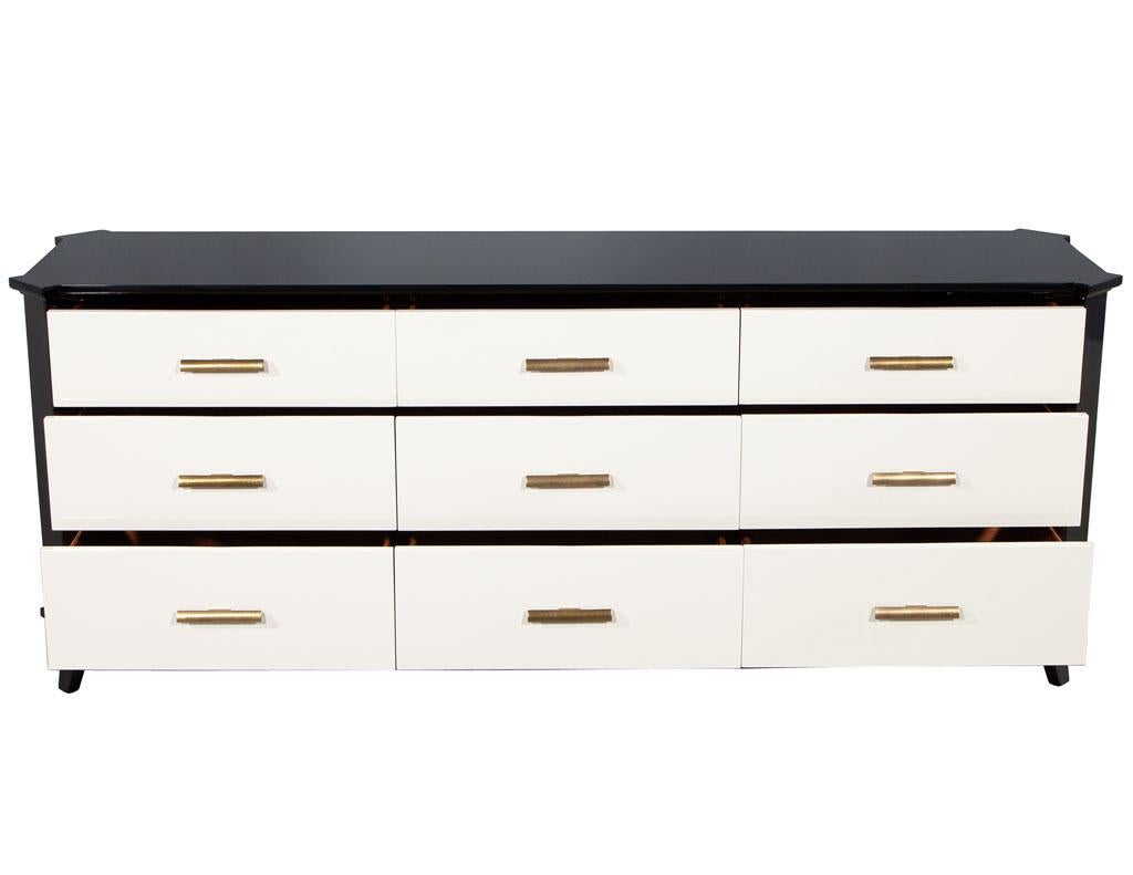 XXI secolo e contemporaneo Credenza laccata nera lucida di Baker Furniture Cabinet Facet in vendita