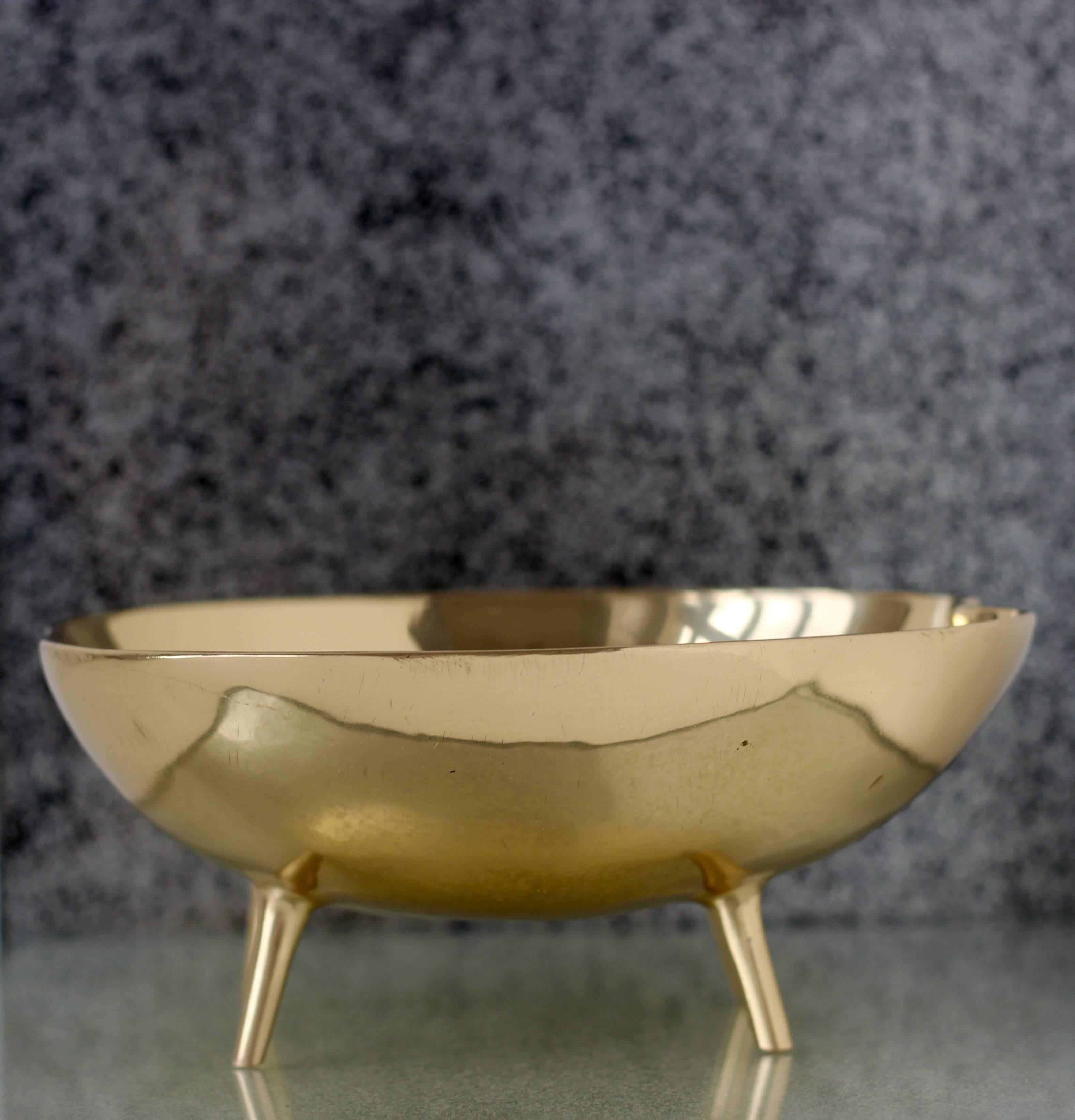 Polished Brass Bowl with Legs In New Condition In London, GB