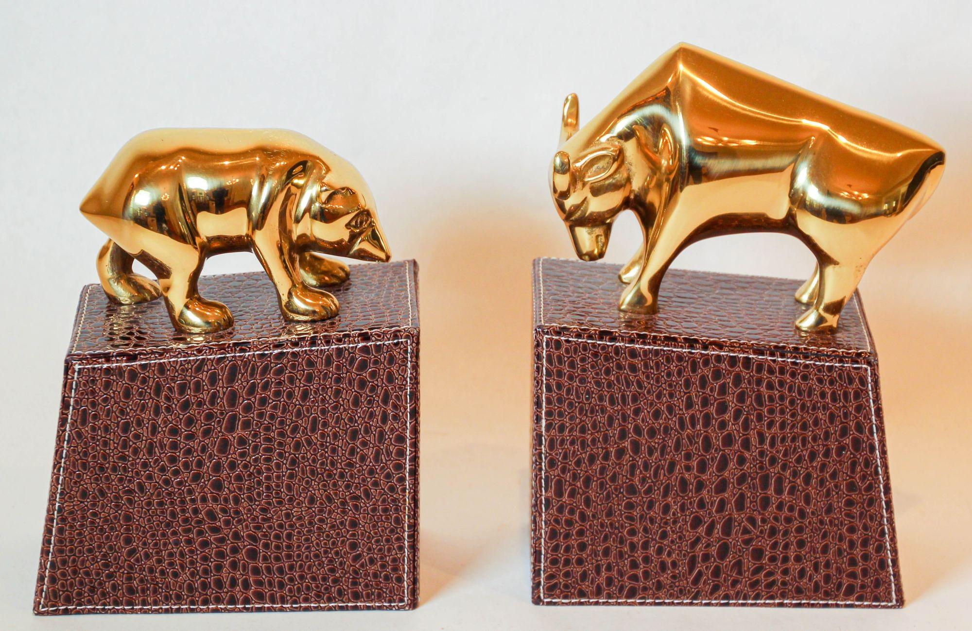 Polished Brass Bull and Bear Bookends Paperweights Wall Street For Sale 1