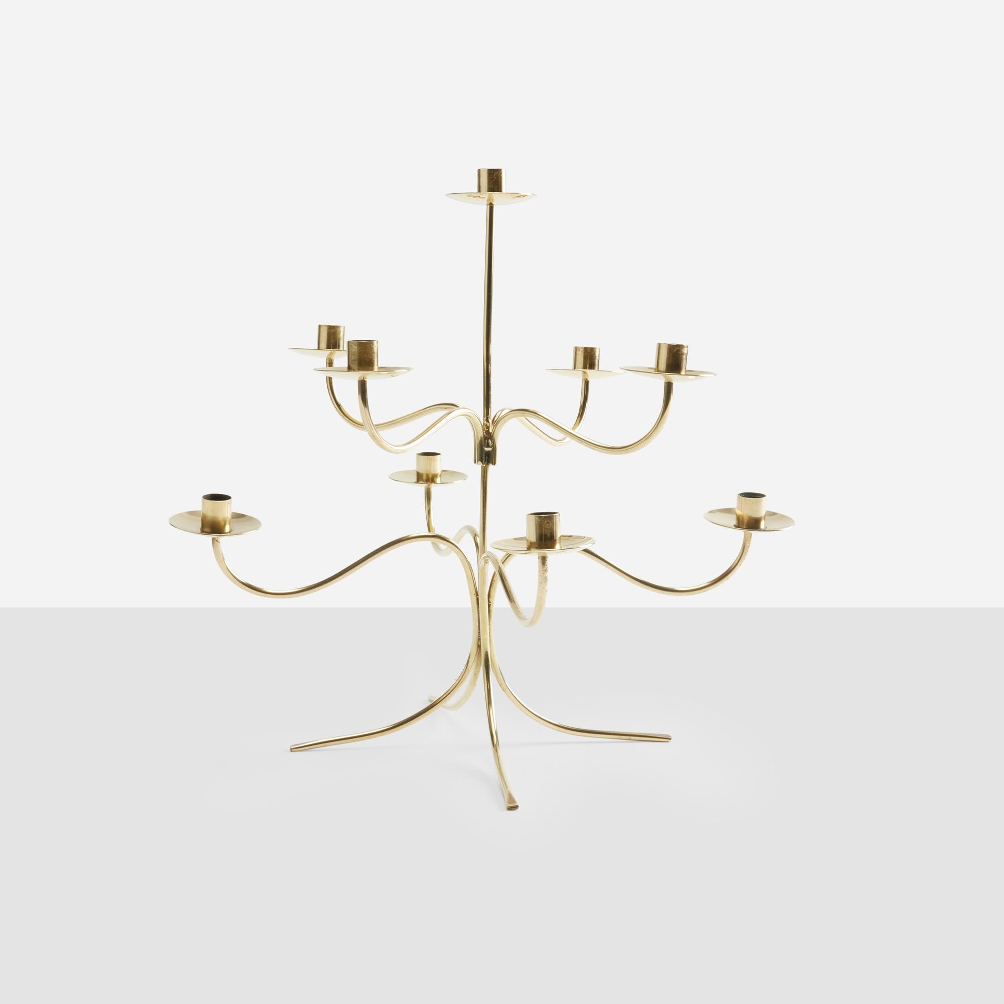 Candelabro in ottone disegnato da Josef Frank per Svenskt Tenn con 9 portacandele.