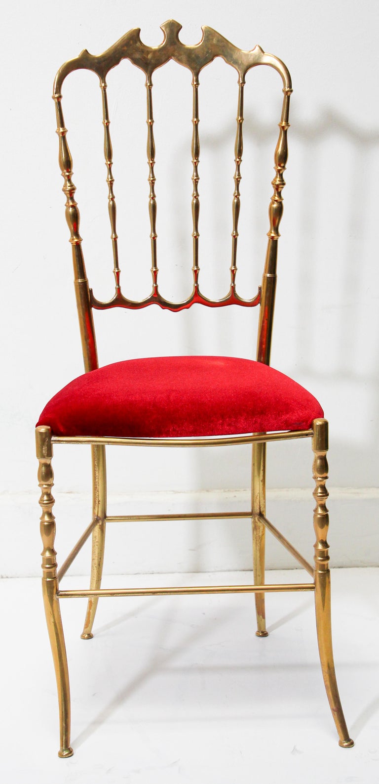 Stunning Italian polished brass Chiavari chair with bat motif and red velvet upholstery, circa 1960s.
Designed by Giuseppe Gaetano Descalzi and produced since the early 19th century in the Ligurian town of Chiavari, Italy.
Perfect for a writing