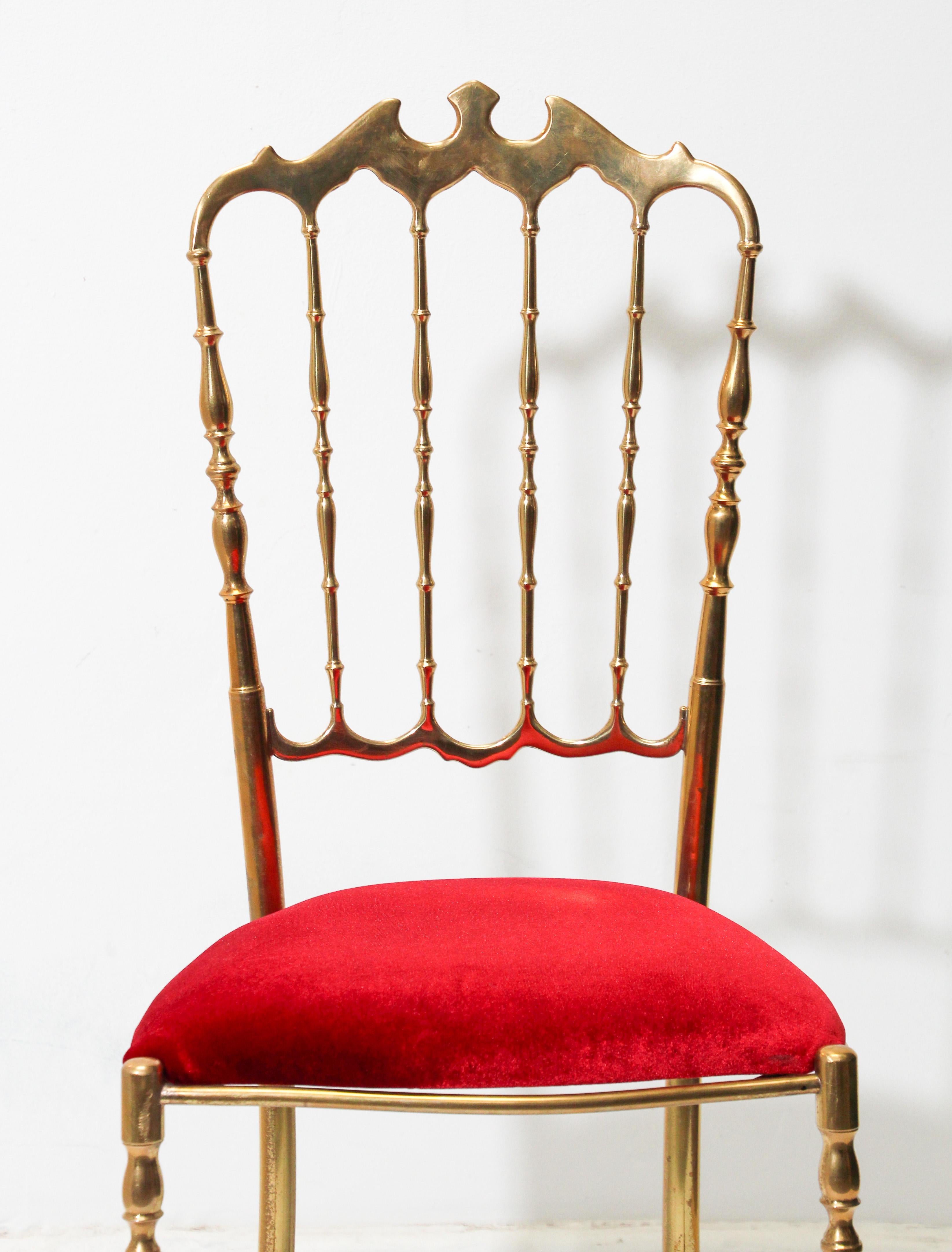Chiavari-Stuhl aus poliertem Messing mit rotem Samt, Italien, 1960er Jahre (Hollywood Regency) im Angebot