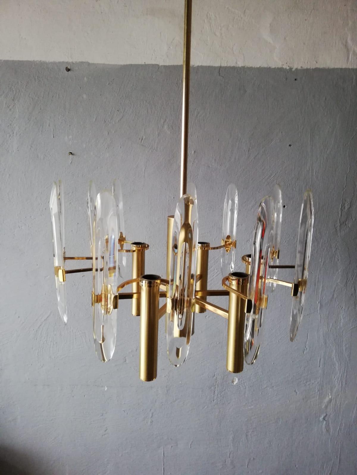 Polished brass & crystal prism 6 armed chandelier by Gaetano Sciolari, 1960s, Italy

Lamp is in very good vintage condition. Wonderful pendant lamp with brilliant shining crystal glasses. 

This lamp works with 6x E14 light bulbs.
Wired and