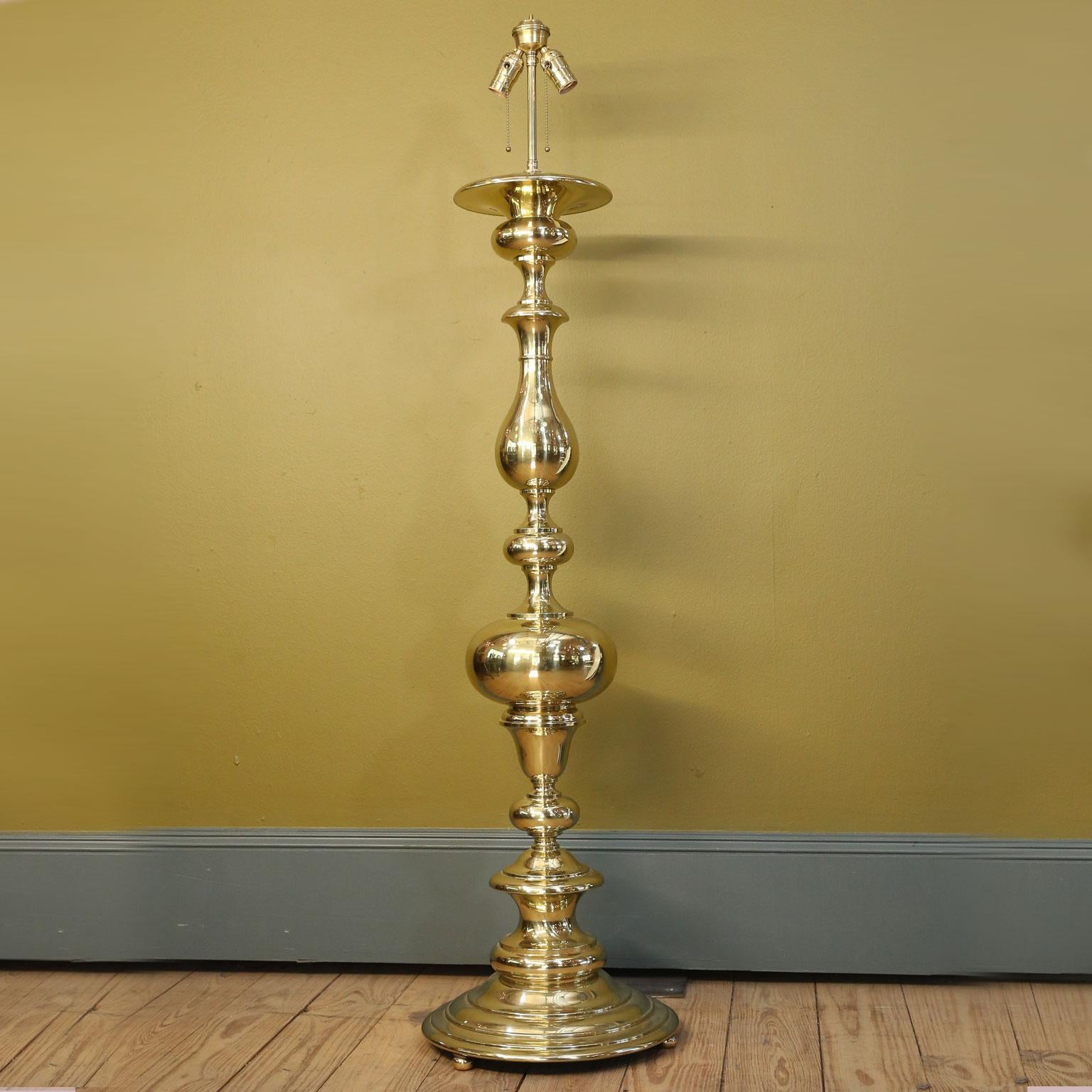 Polished Brass Georgian Style Floor Lamp In Good Condition For Sale In Houston, TX