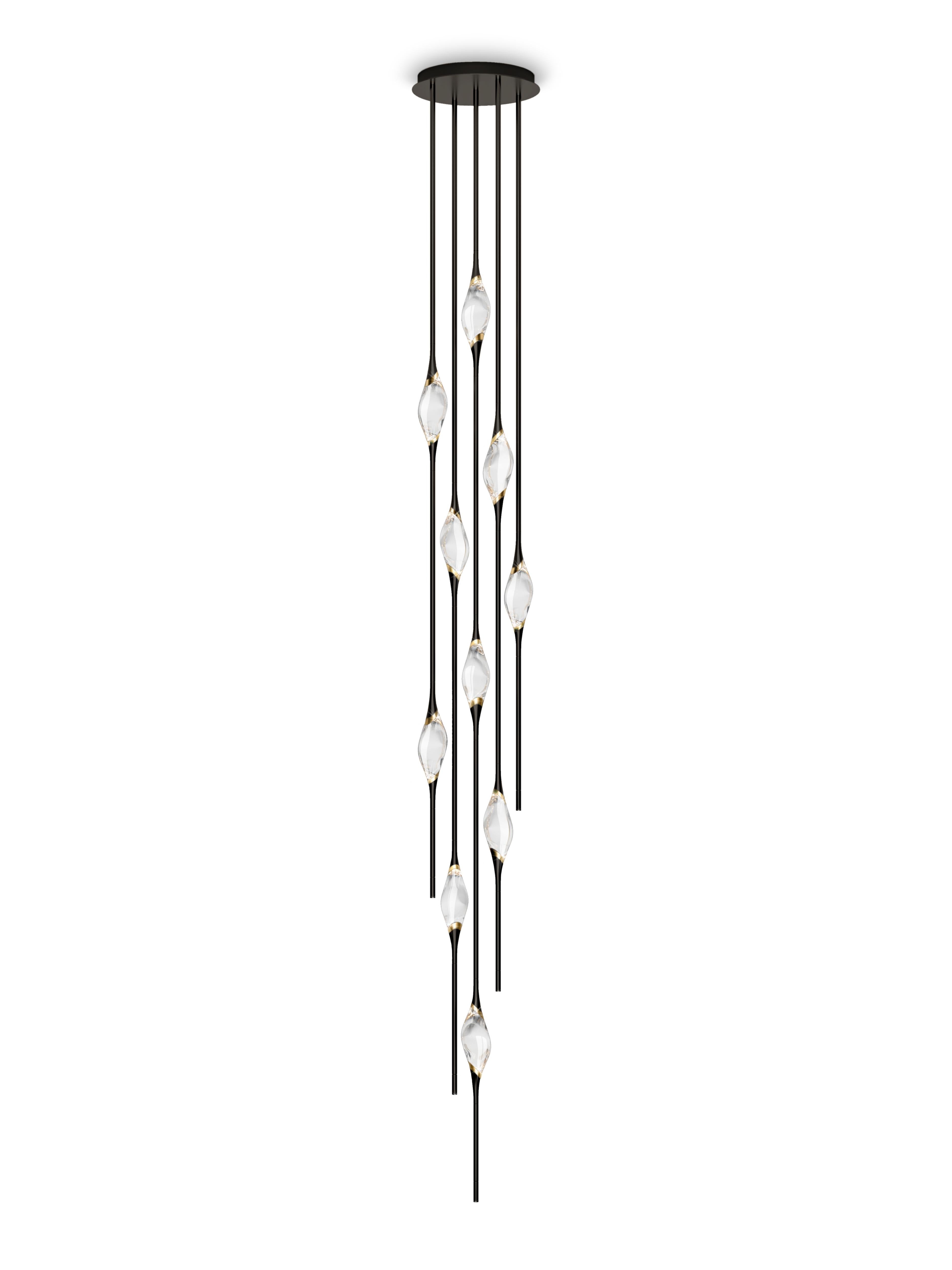 Lampadario a grappolo Il Pezzo 12 in ottone lucido D. A. di Il Pezzo Mancante
Dimensioni:  D. 40 x H. 350 cm
Materiali: Cristallo massiccio.
Peso: 50 kg. 
5 ciondoli - 10 cristalli

Disponibile anche in diverse finiture: bronzo, ottone satinato,
