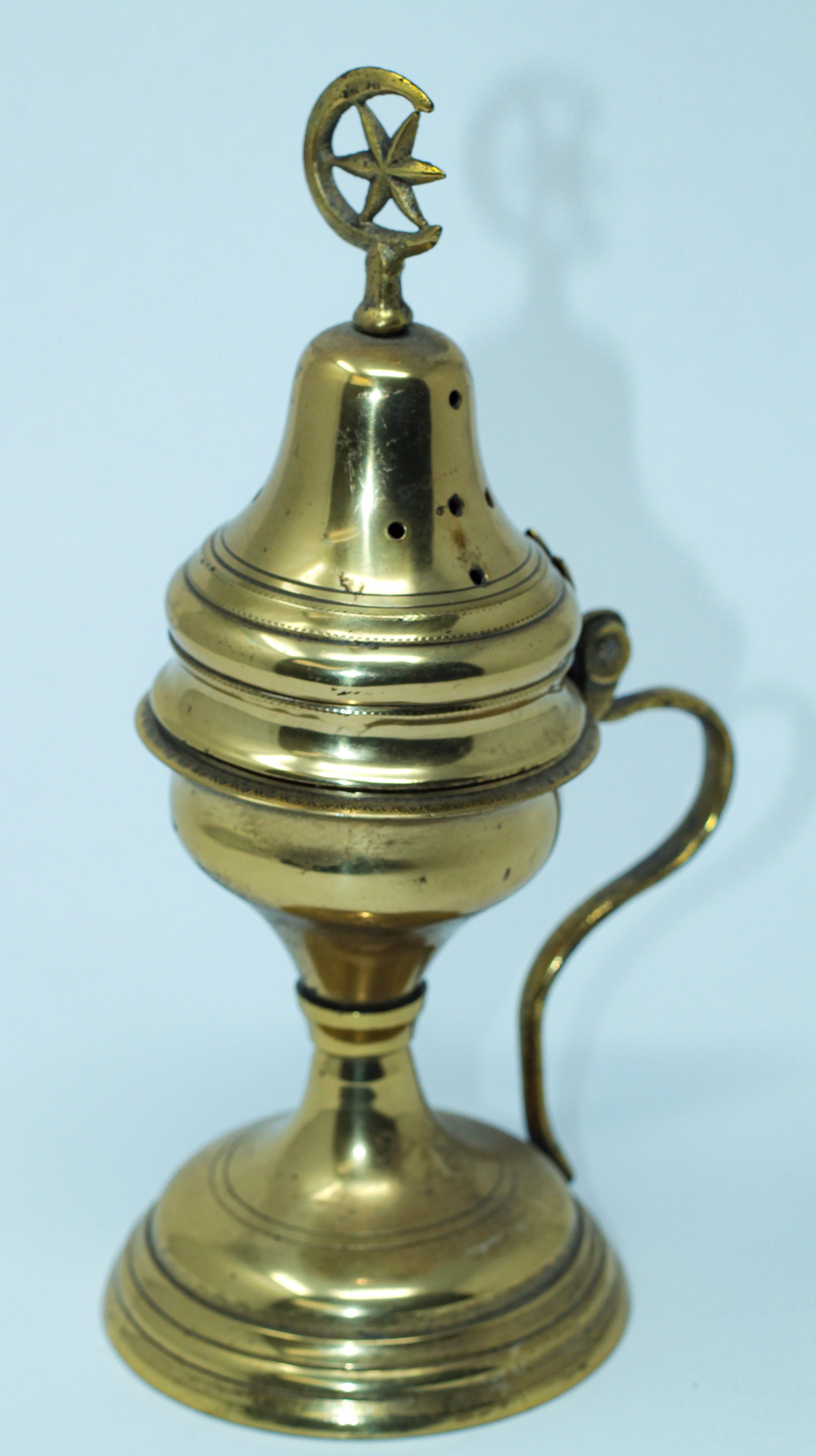 Polished Brass Incense Burner with Crescent Moon and Star Symbol In Good Condition In North Hollywood, CA