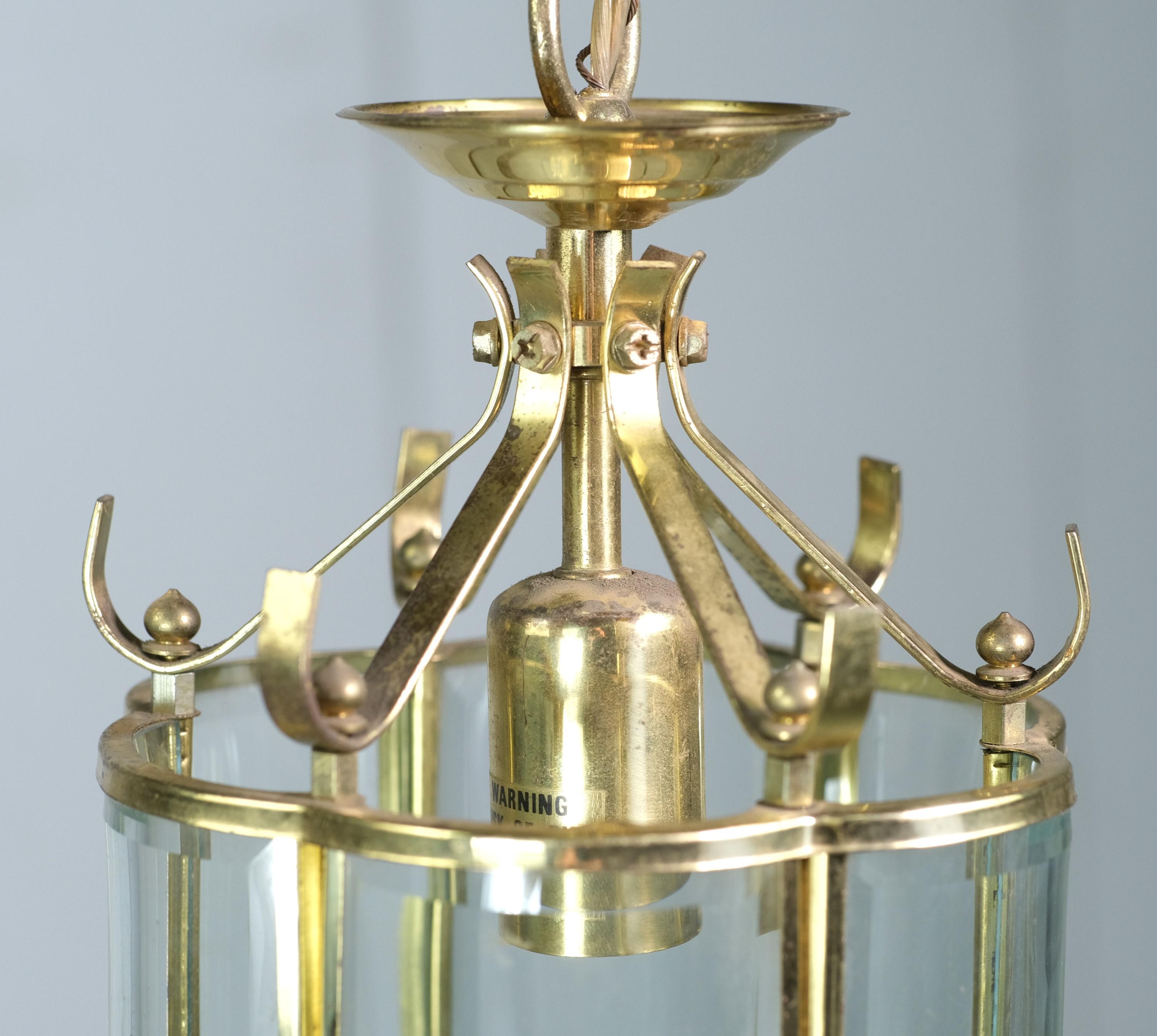 Late 20th century polished brass six sided pendant lantern with clear curved and beveled glass shades. Takes one standard medium base household lightbulb. Cleaned and restored. Please note, this item is located in our Scranton, PA location.