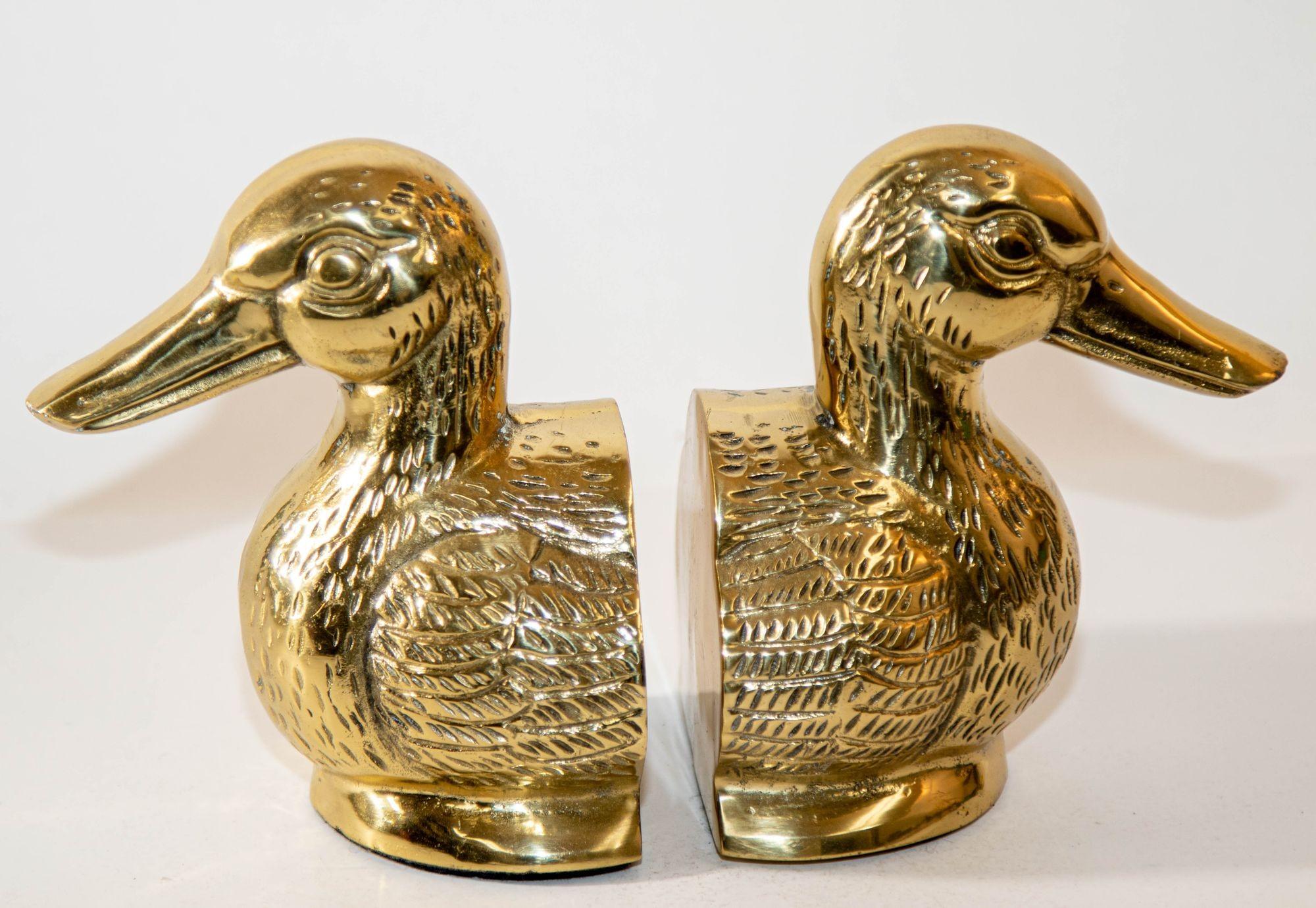 Pair of Hollywood Regency polished brass bookends by Sarreid Ltd.
Vintage pair of polished cast brass Mallard duck bust bookends, circa 1940.
Pair of polished decorative solid brass duck head bookends in Sarried style.
Very sturdy and heavy pair