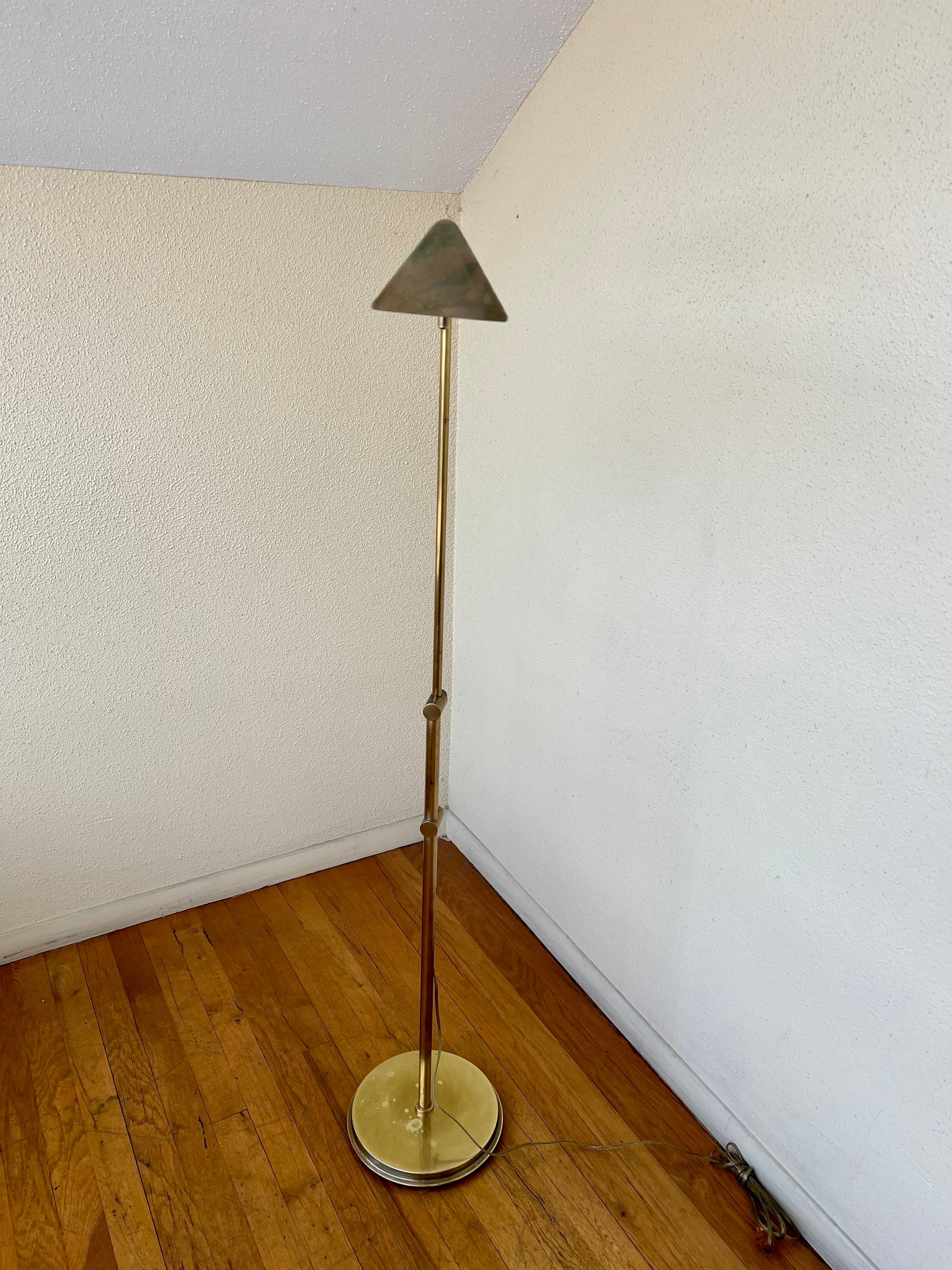 Mehrdirektionale Apotheker-Stehlampe aus poliertem Messing von Frederick Cooper (Moderne der Mitte des Jahrhunderts) im Angebot