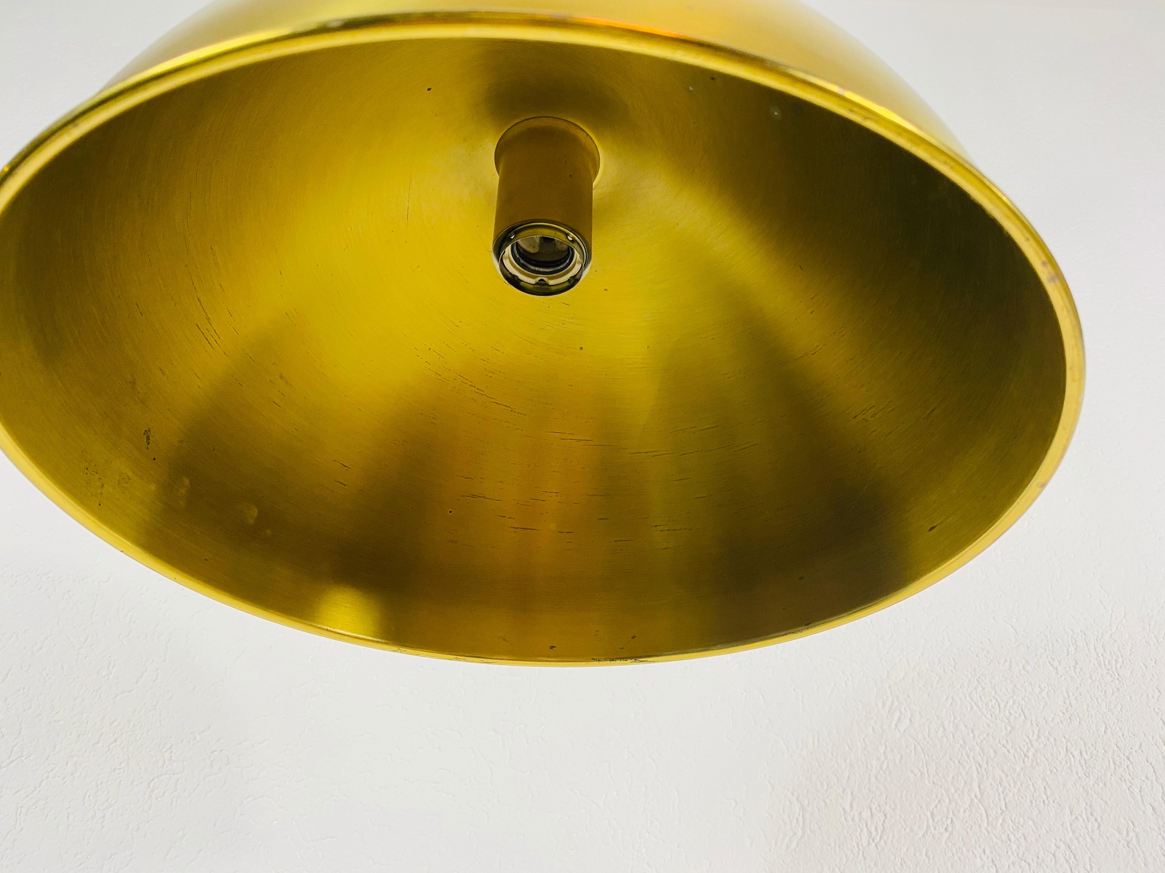 Polished Brass Pendant Lamp by Florian Schulz, 1970s, Germany In Good Condition For Sale In Hagenbach, DE