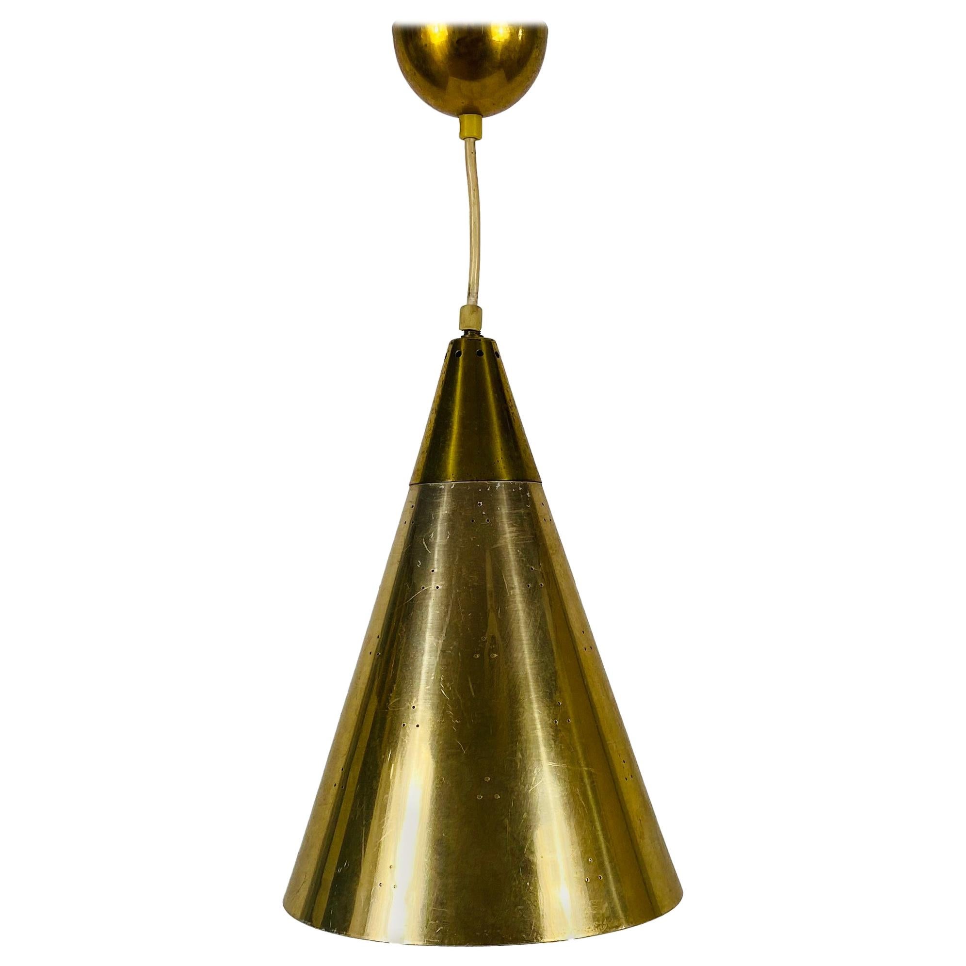 Lampe à suspension en laiton poli dans le style de Paavo Tynell, années 1950 en vente
