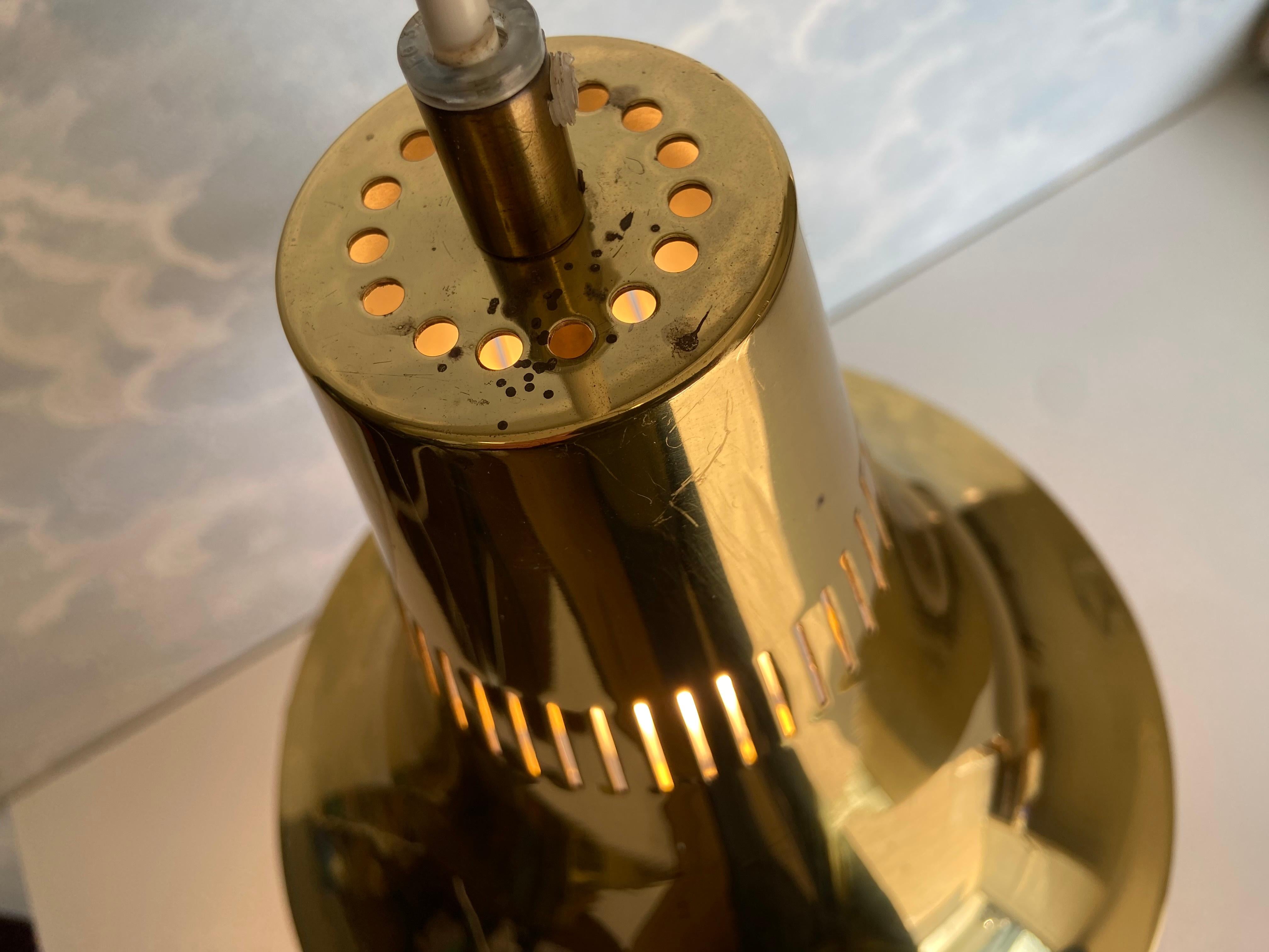 Scandinavo moderno Lampada a sospensione in ottone lucido di Hans-Agne Jakobsson, Svezia, 1960 (T598) in vendita