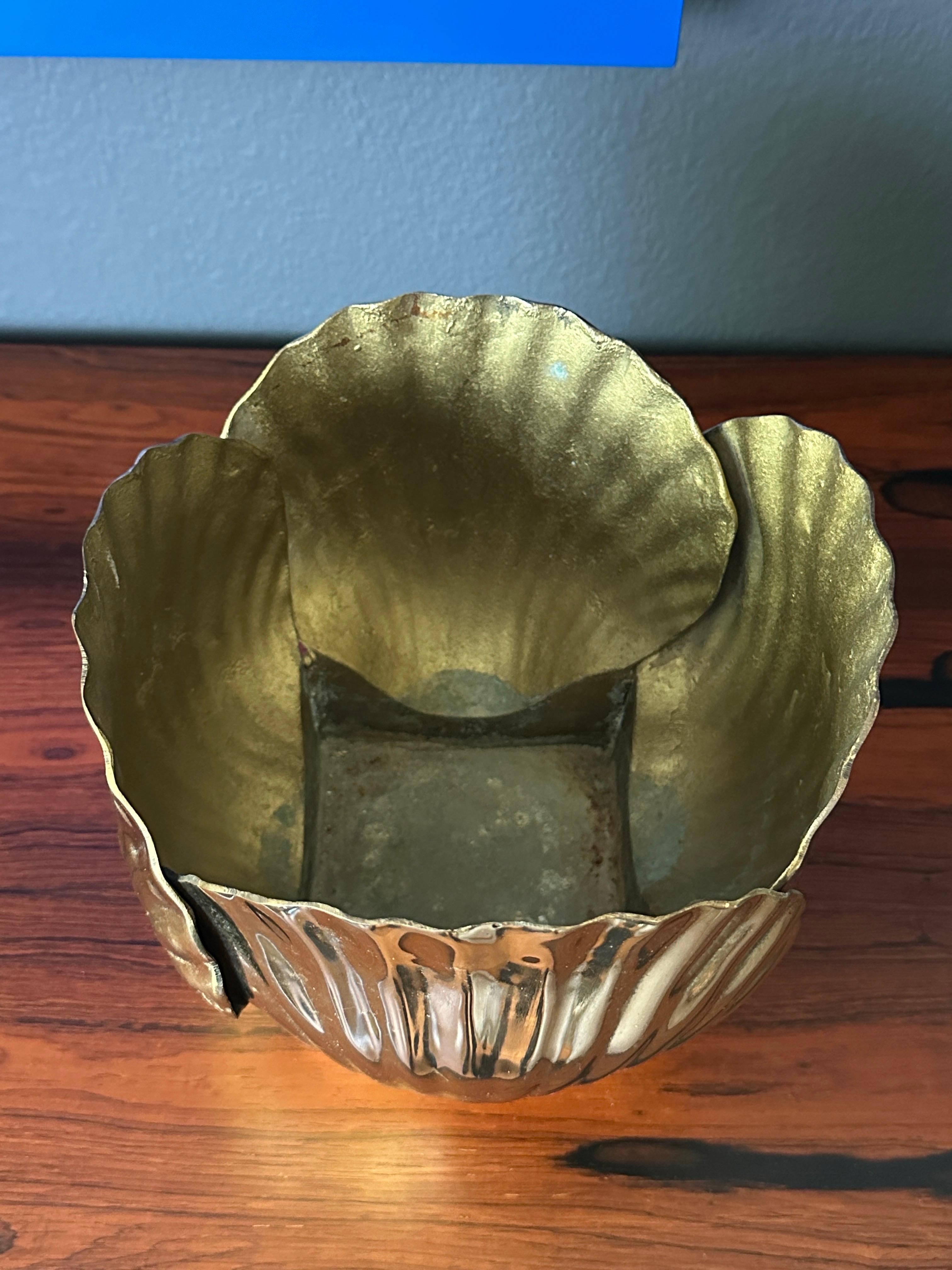 Polished Brass Sea Shell Planter In Good Condition In North Hollywood, CA