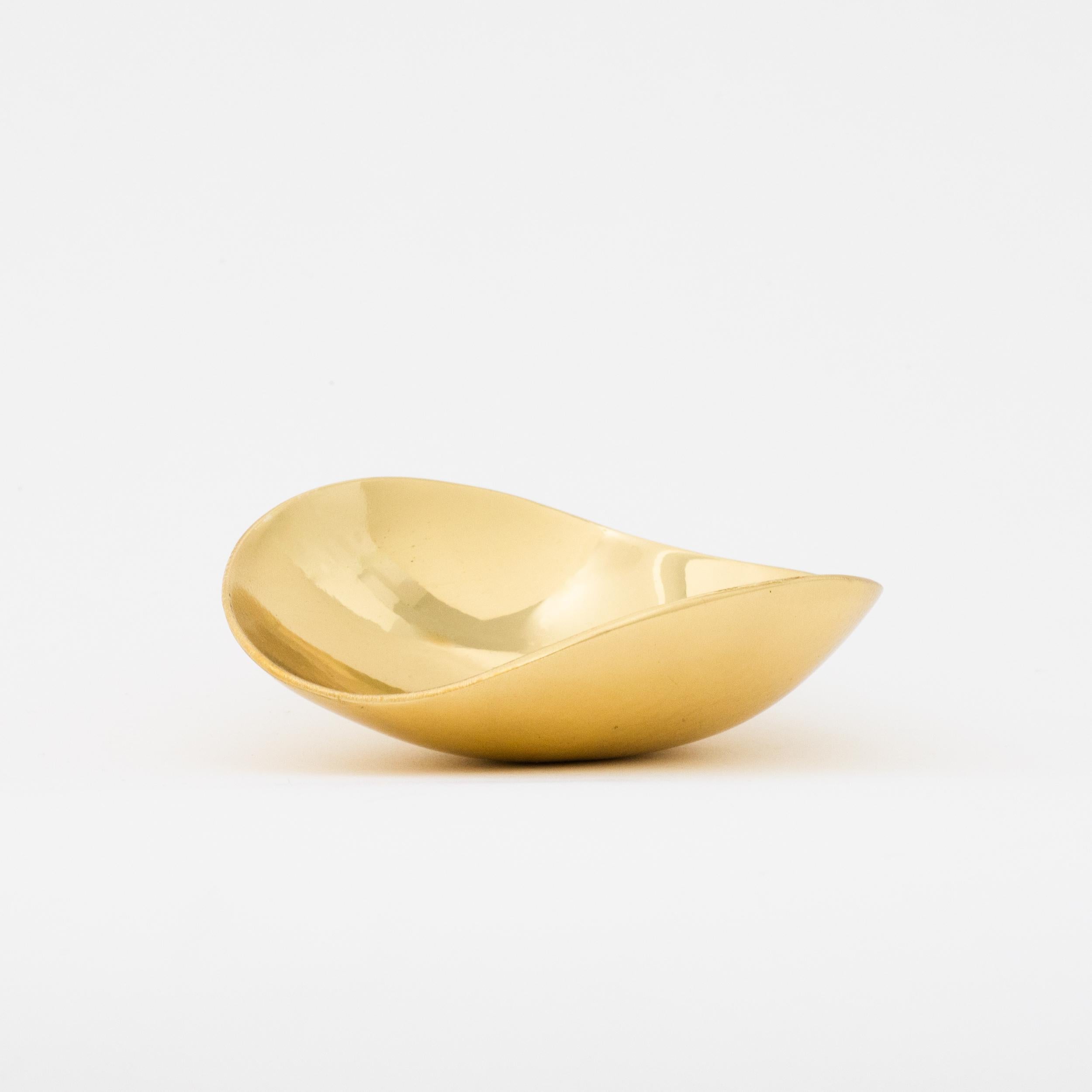 Indian Hand Cast Polished Brass Irregular Shallow Decorative Bowl, Vide-poche