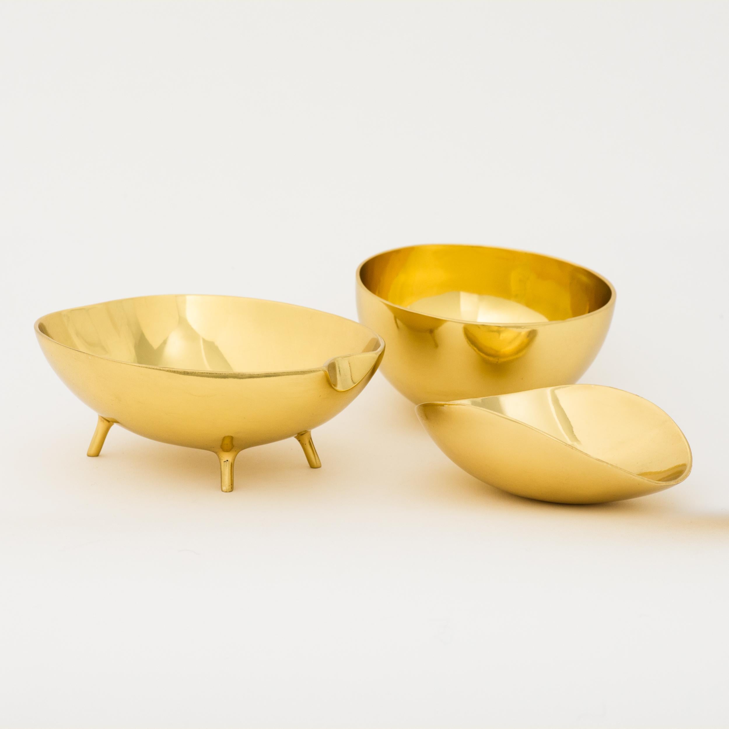Contemporary Hand Cast Polished Brass Irregular Shallow Decorative Bowl, Vide-poche For Sale