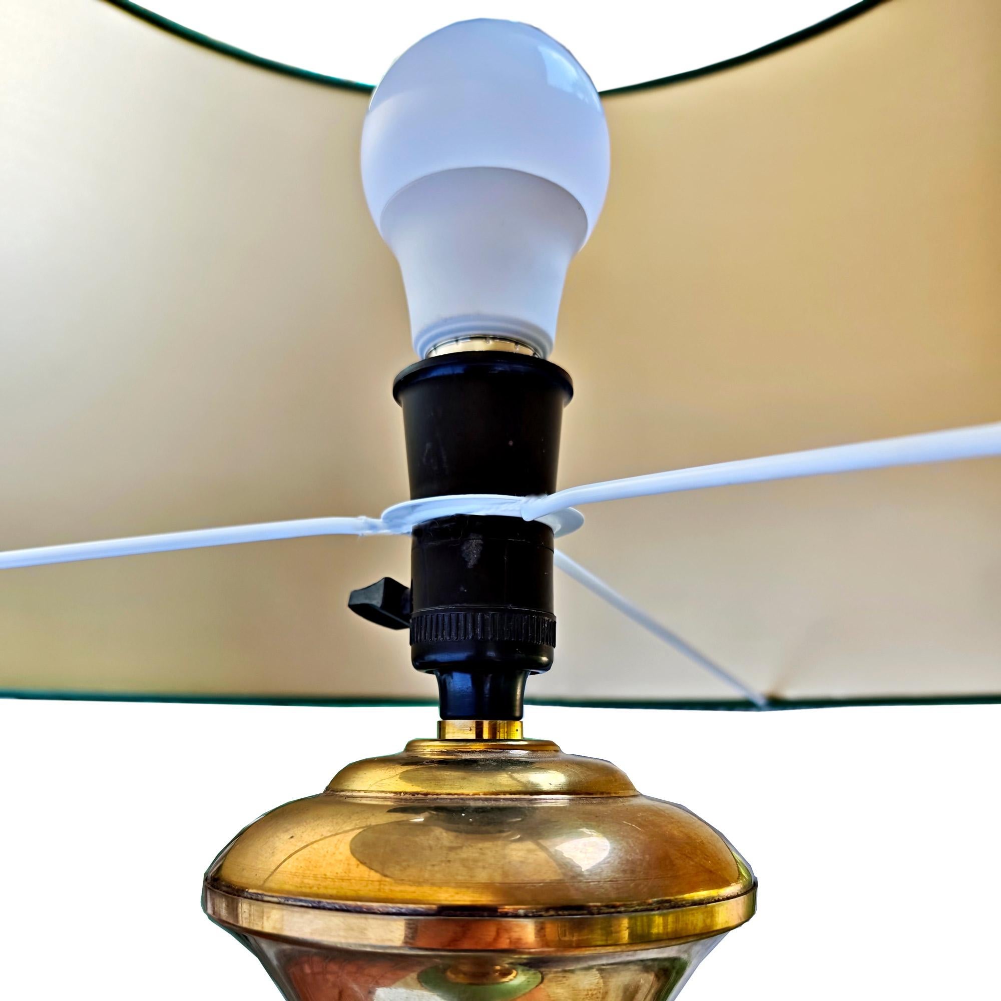 Lampada a stelo in ottone lucido - Francia 1950 In condizioni buone in vendita a Girona, Girona