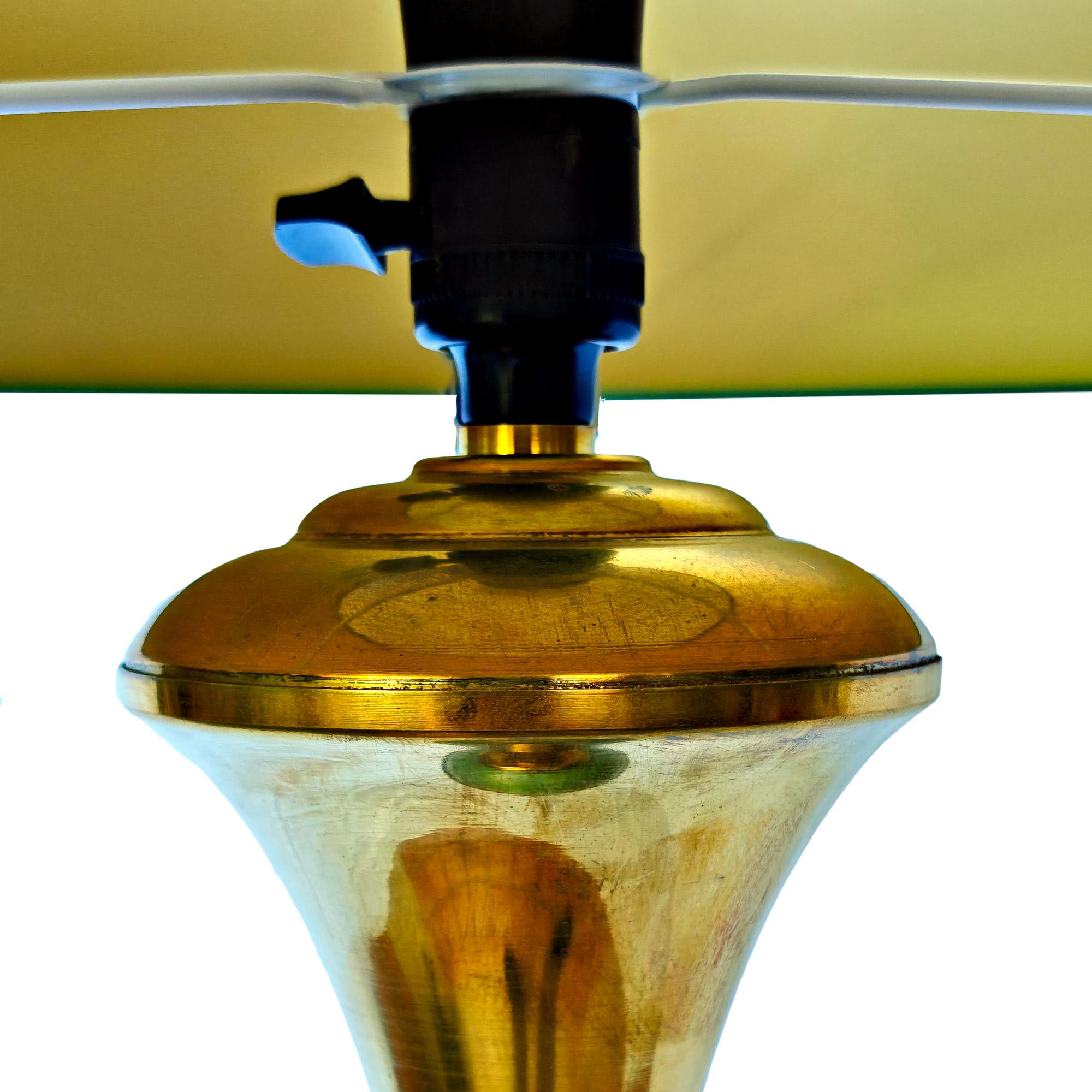 Metà XX secolo Lampada a stelo in ottone lucido - Francia 1950 in vendita