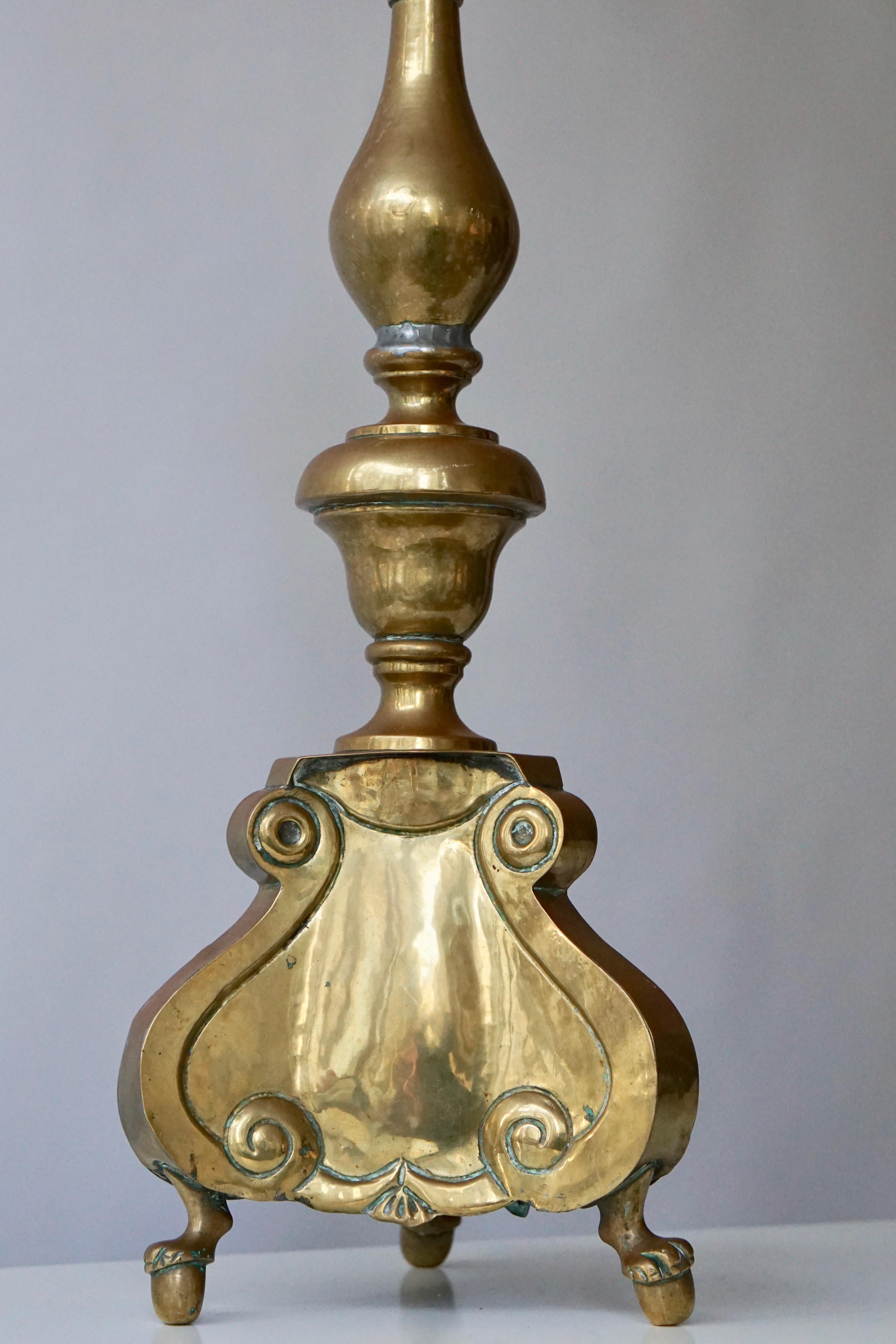 Polished Brass Tall Torchere, Candlestick or Prickets, 19th Century In Good Condition For Sale In Antwerp, BE