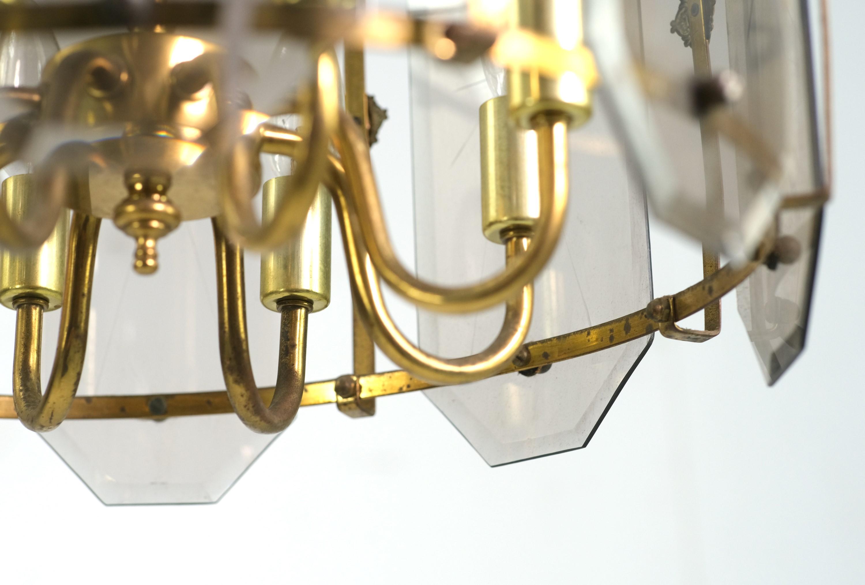 Polished Brass Violet Glass 8 Arm Pendant Light In Good Condition For Sale In New York, NY