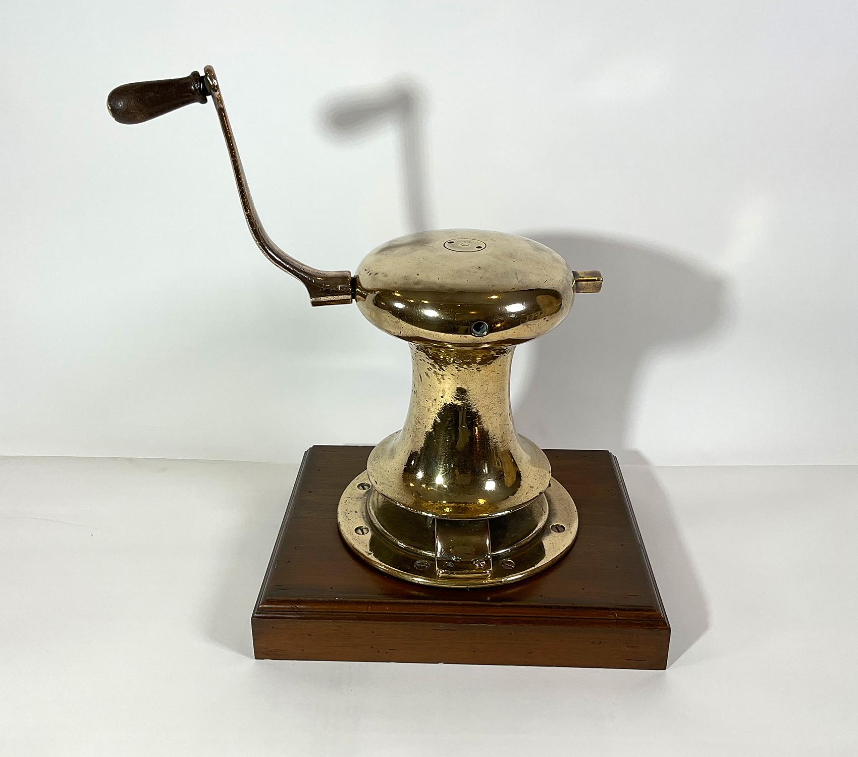 Polished Brass Yacht Capstan by Hereshoff For Sale 2