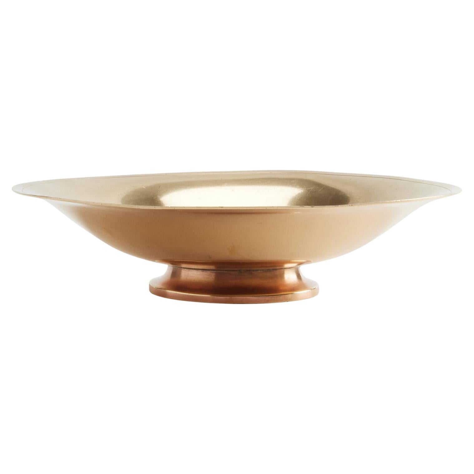 Plat en bronze poli par Just Andersen Model No. LC 1385