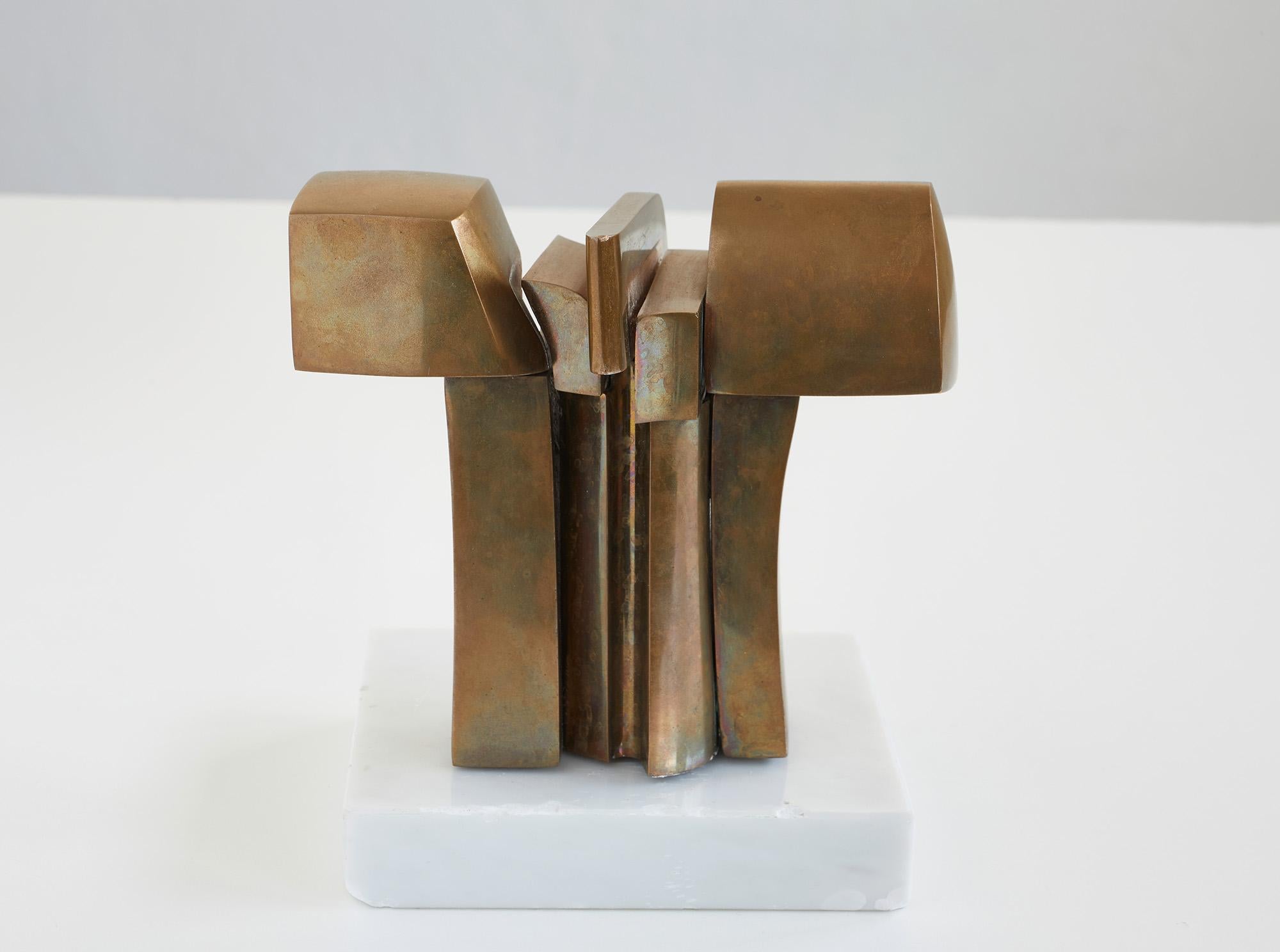 José Luis SANCHEZ (1926-2018)

Untitled Polished bronze sculpture, on a white marble base. 

Signed JL SANCHEZ and numbered 1000 / 884.

Height 18 cm, Length 16 cm  Depth 12 cm

Good condition with a few chips on the base and slight oxidation on the
