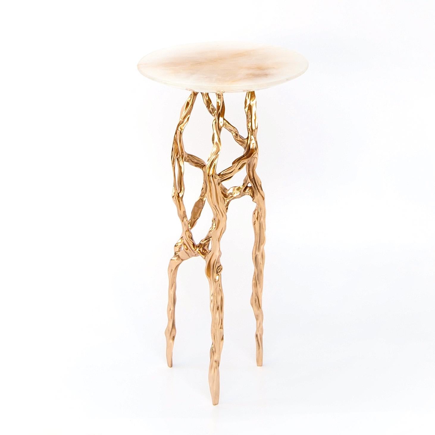 Table d'appoint en bronze poli de Fakasaka Design
Dimensions : L 18 cm P 38 cm H 62 cm.
Matériaux : bronze poli.
 