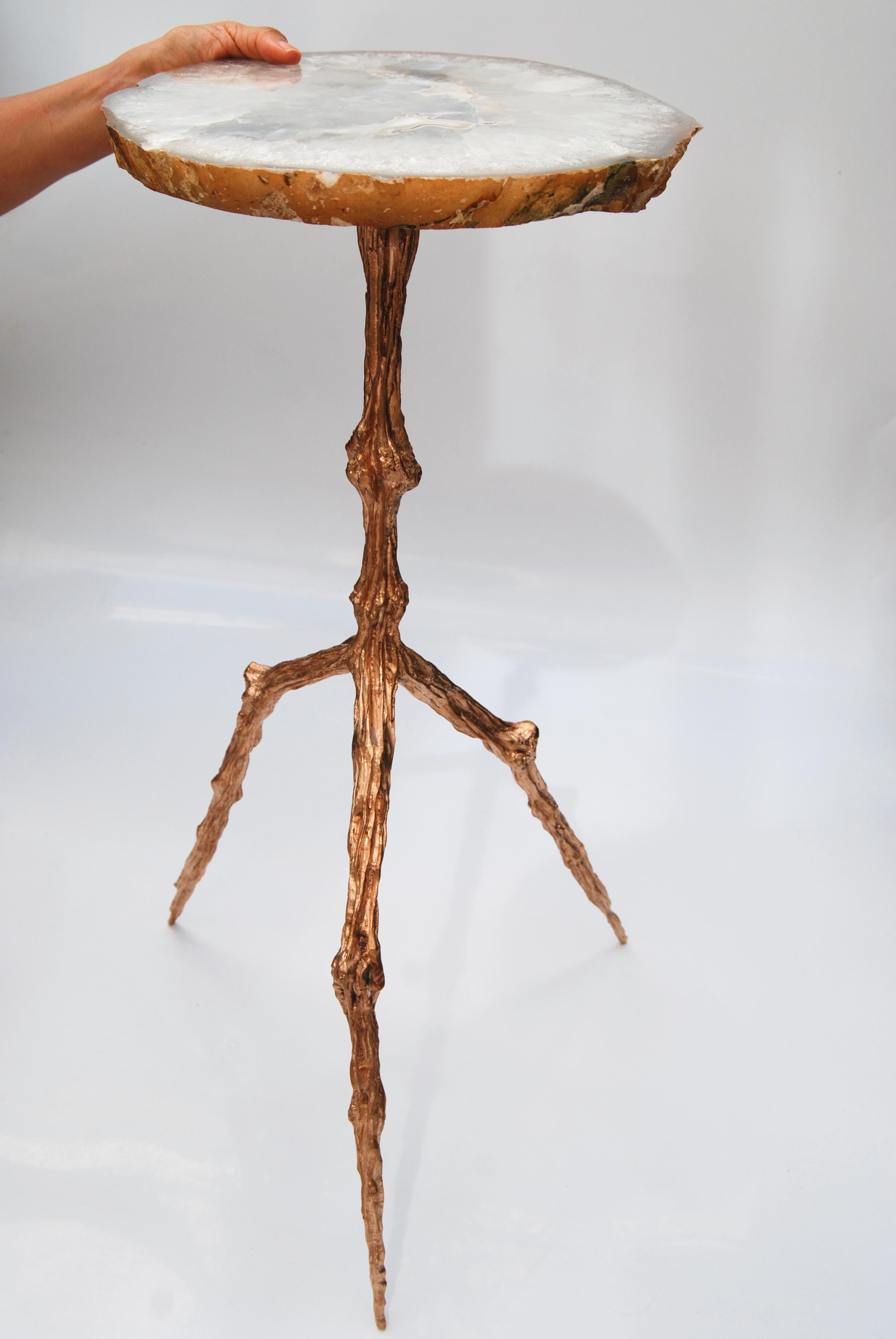 Mesa auxiliar de bronce pulido con tapa Agatha de FAKASAKA Design en Nuevo estado para la venta en Geneve, CH