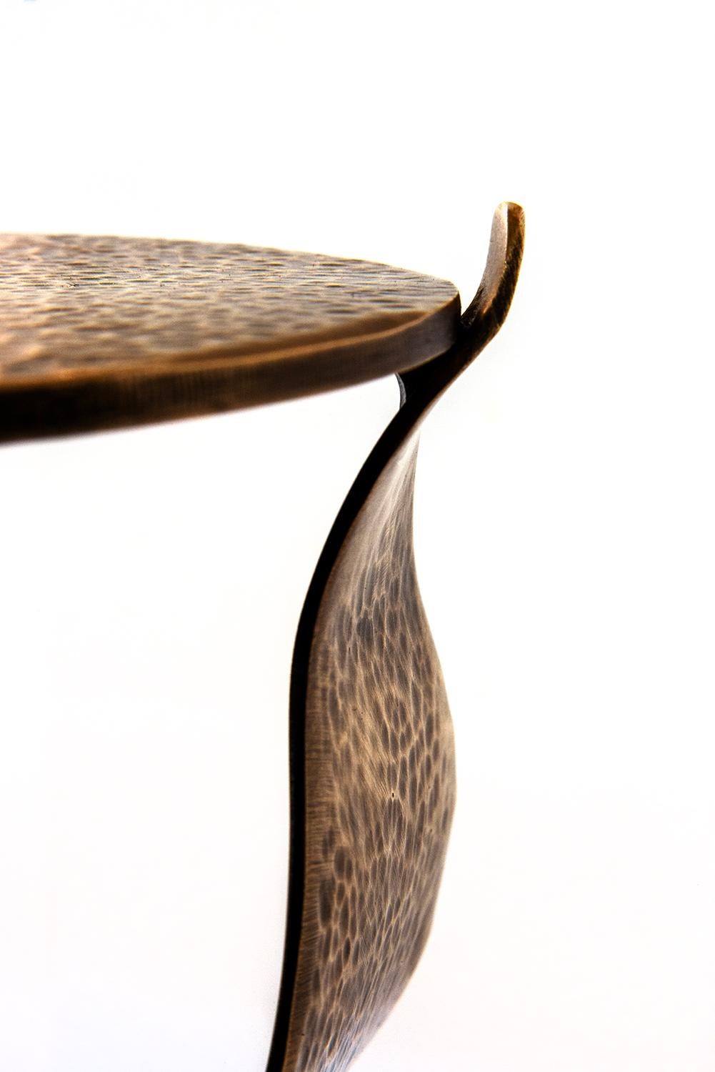 Effet bronze Table d'appoint Cocktail Tables en acier bronze poli Modernes Antiques en vente
