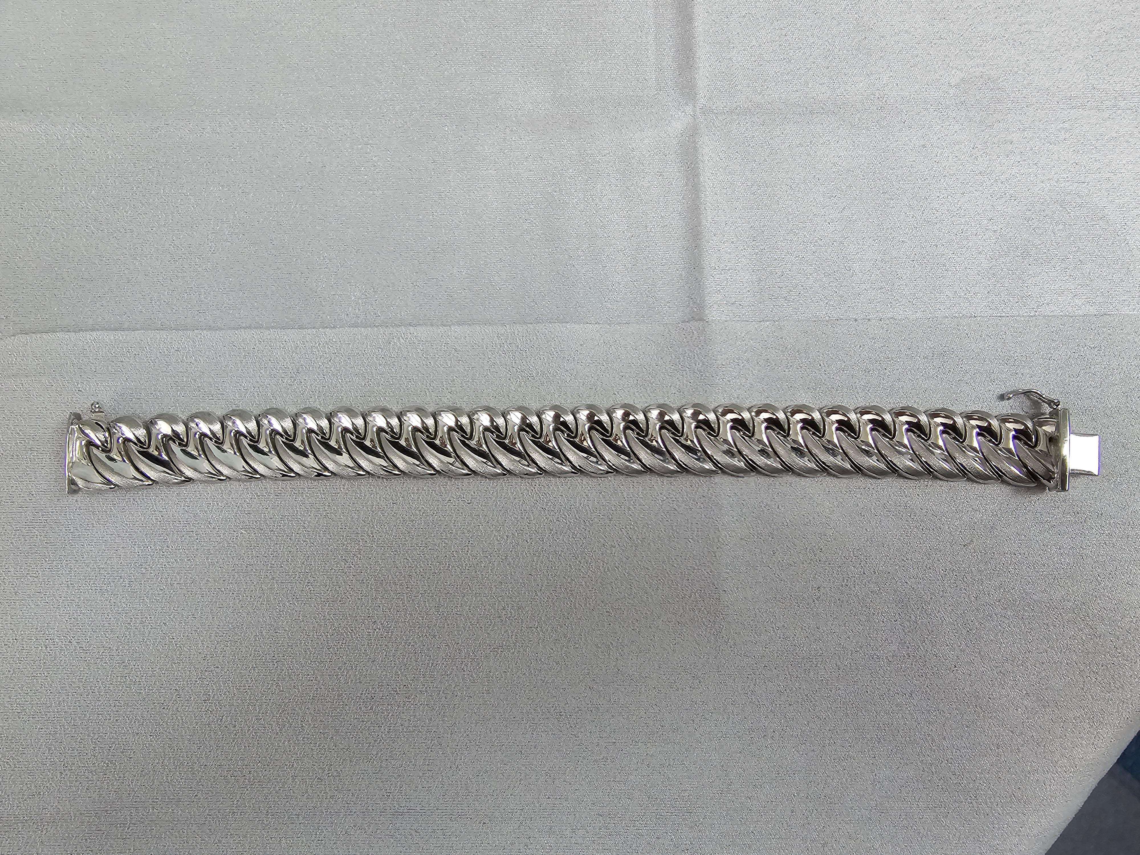 Or blanc 14k poli et brossé, style vague satinée Neuf - En vente à Sugar Land, TX