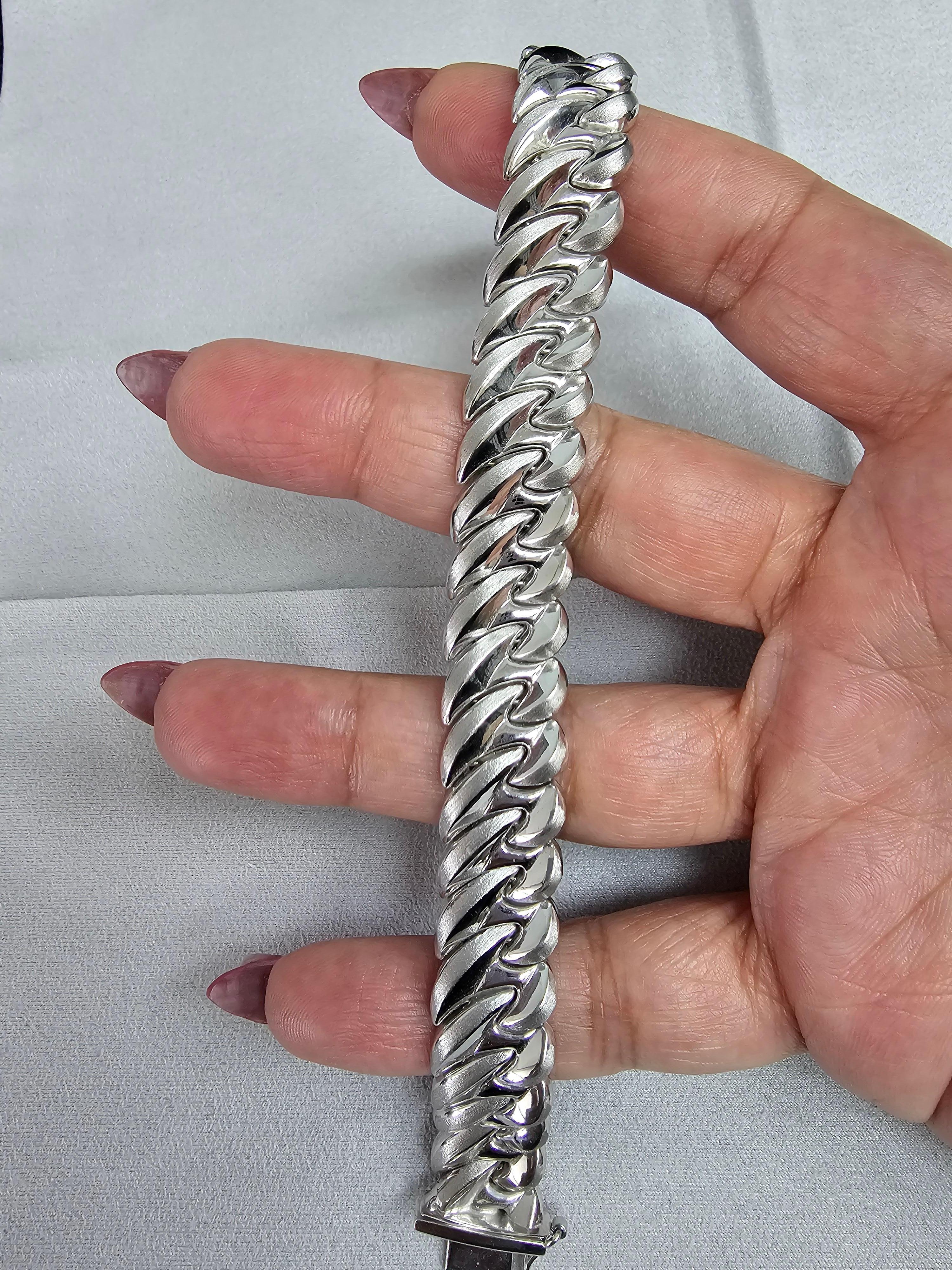 Or blanc 14k poli et brossé, style vague satinée en vente 1