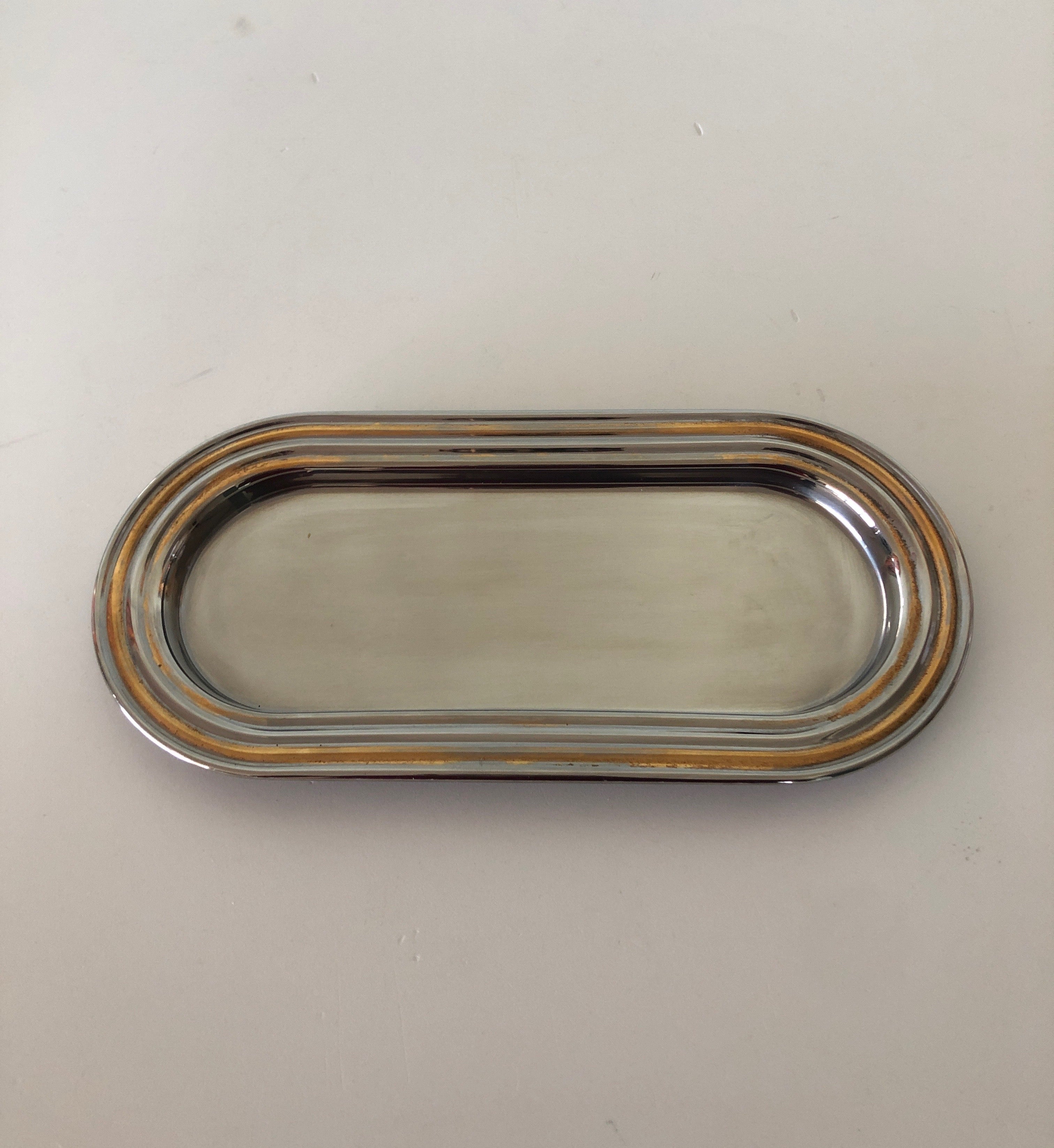 Polished chrome and gold small oval key tray by Maison Guy Degrenne Paris.
Size: 9.5