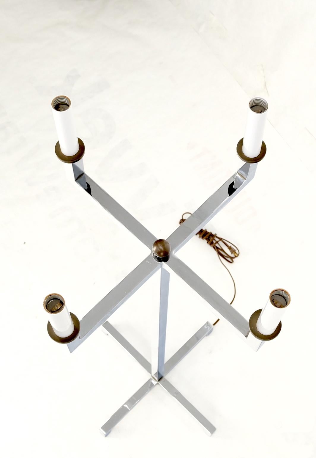 Polierter Chrom-Kreuzförmiger Sockel, Mid-Century Modern, Stehlampe mit 4 Wegen, Parzinger (Moderne der Mitte des Jahrhunderts) im Angebot