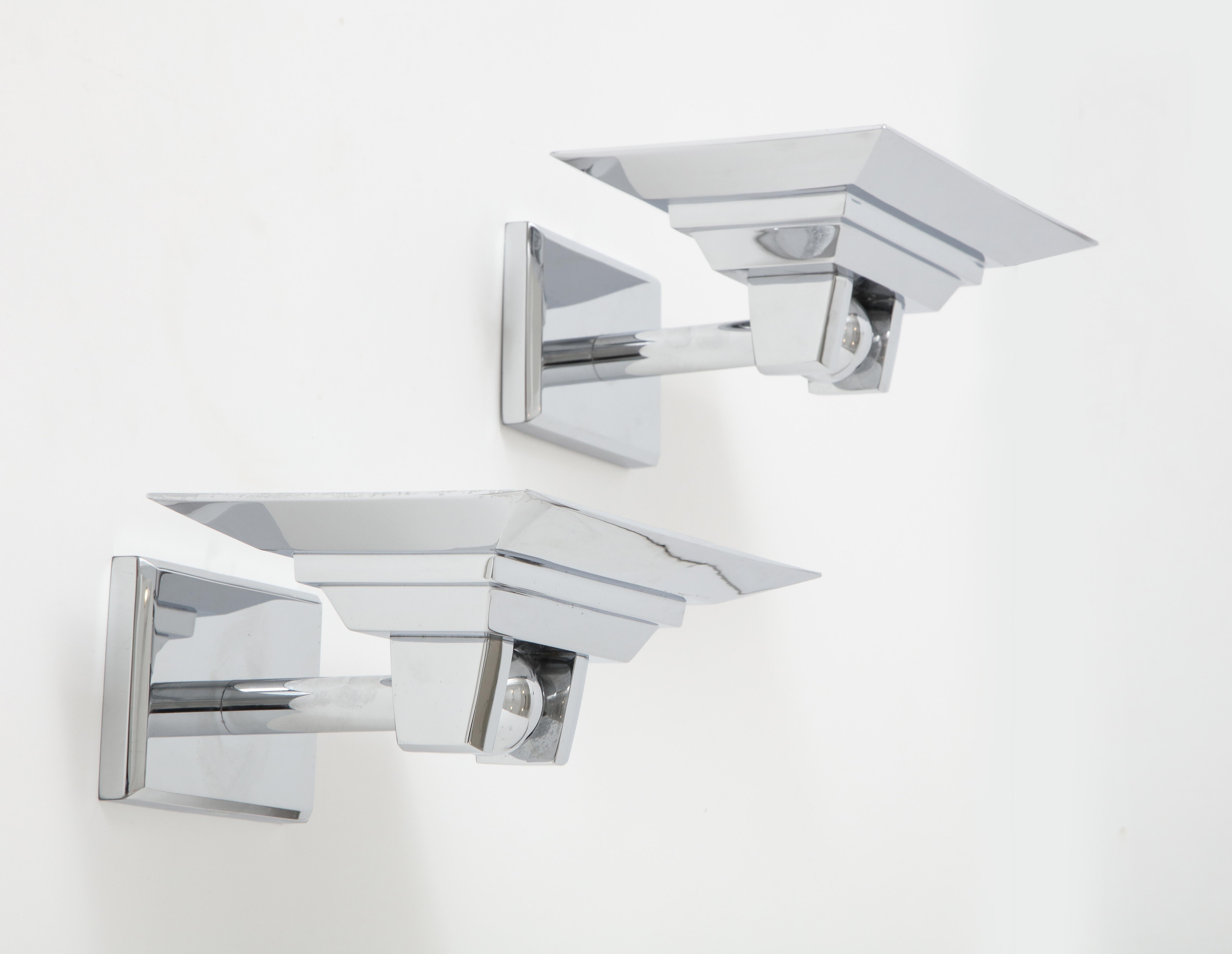 Fine XX secolo Applique minimaliste in cromo lucido di Boyd Lighting in vendita