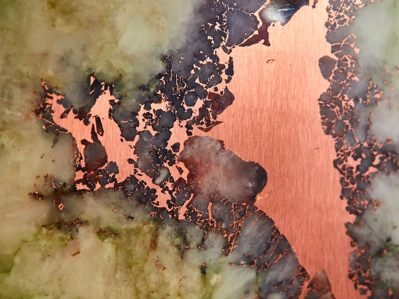 Polished copper quartz with green accents For Sale 5