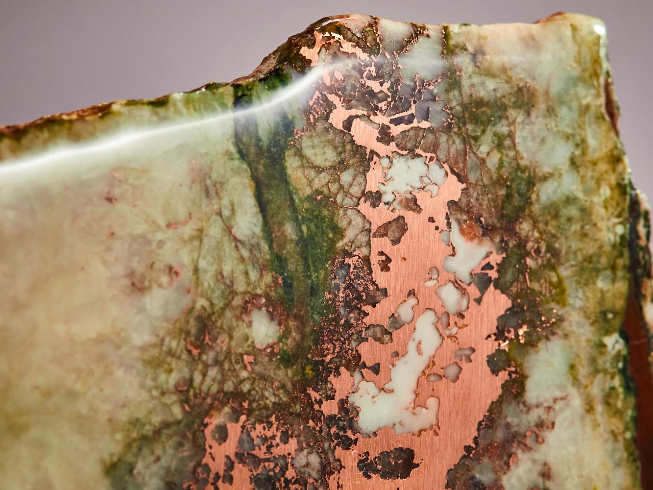 Polished copper quartz with green accents In Excellent Condition For Sale In London, GB