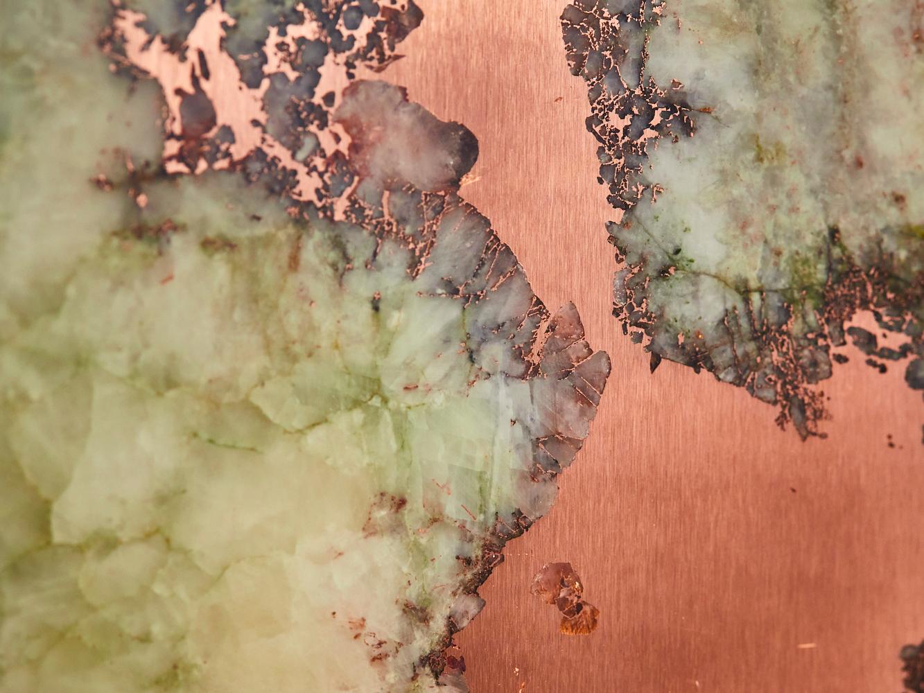 18th Century and Earlier Polished copper quartz with green accents For Sale